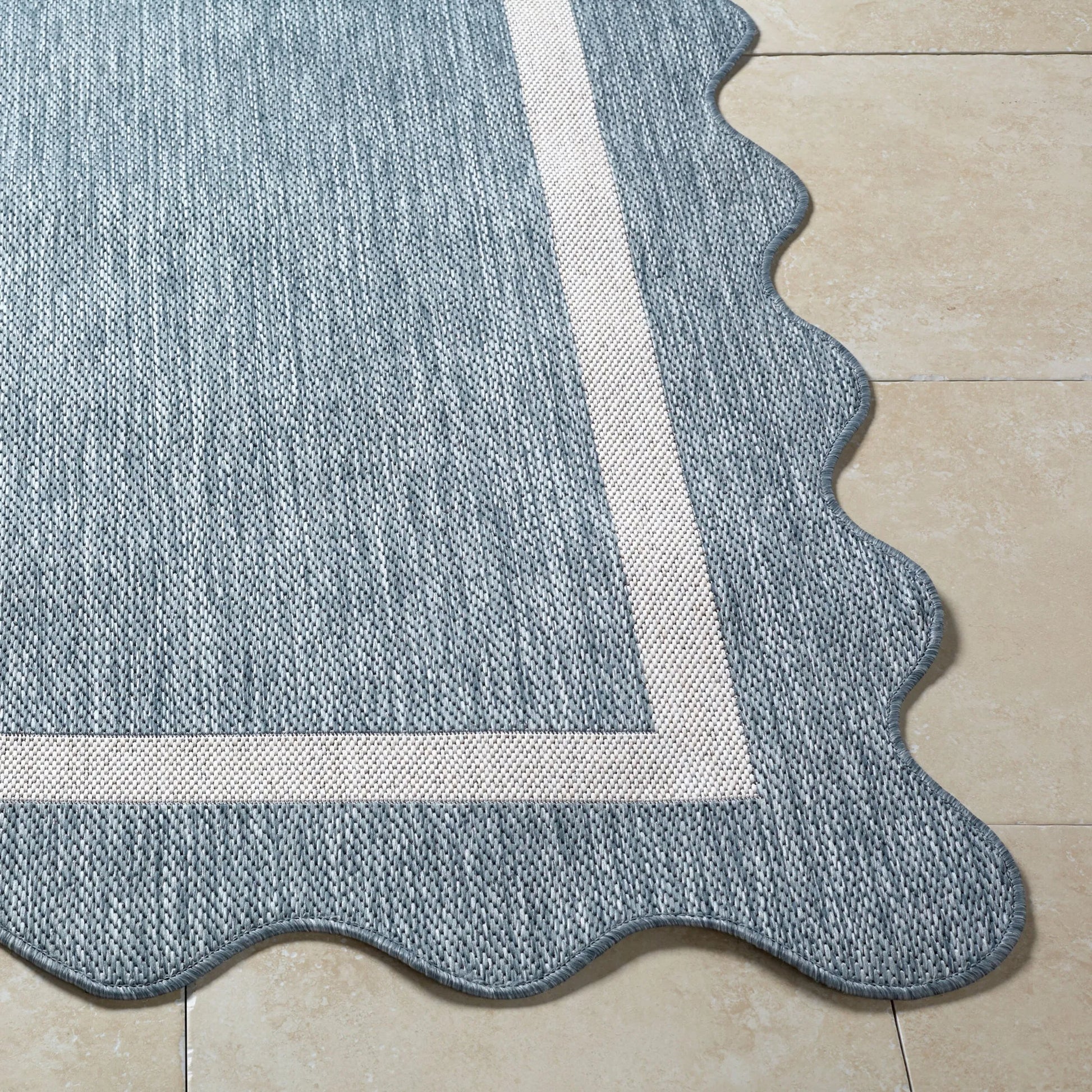 Miami Beach MBH-2319 Indoor/Outdoor Rug by Livabliss. Made from polypropylene in a unique style.