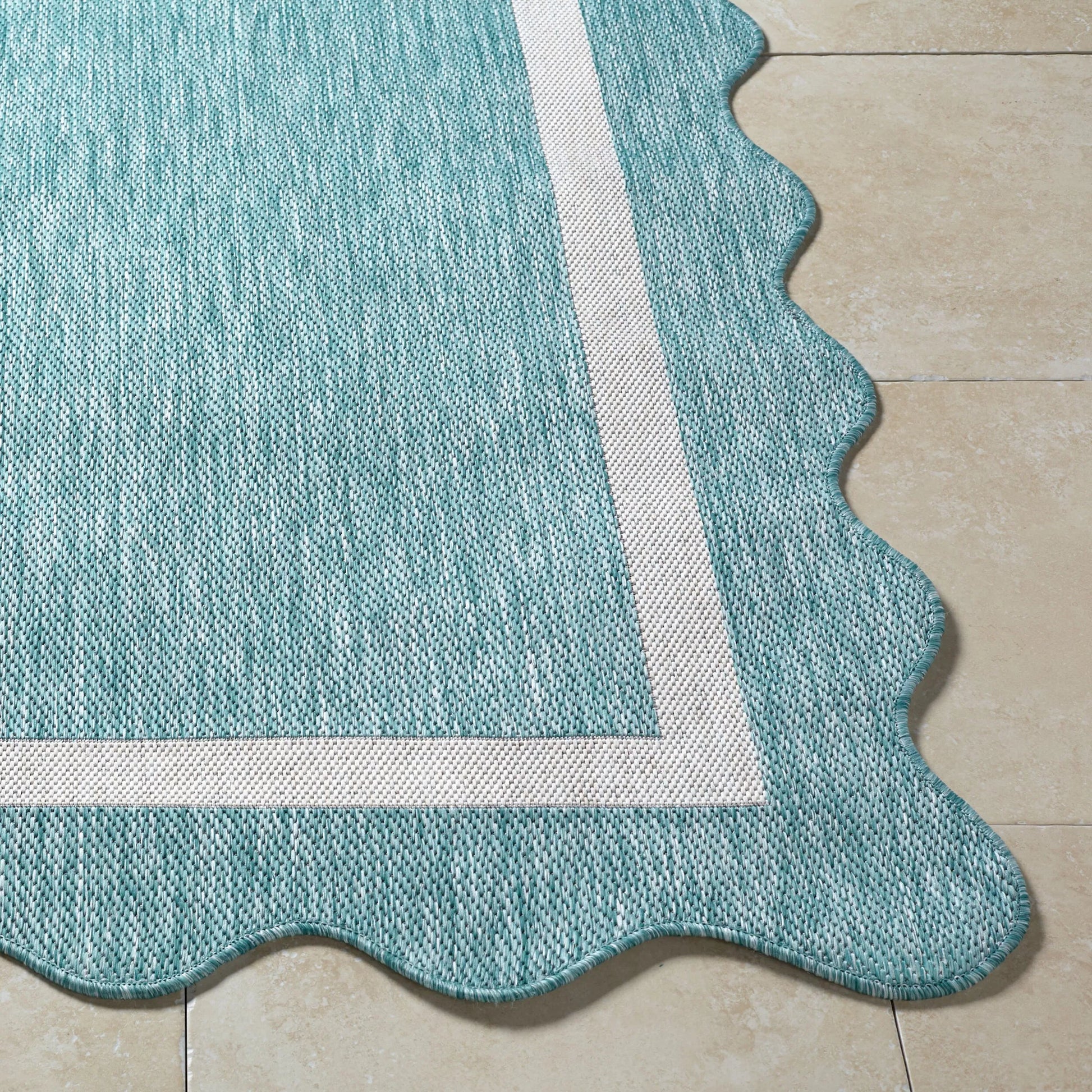 Miami Beach MBH-2319 Indoor/Outdoor Rug by Livabliss. Made from polypropylene in a unique style.