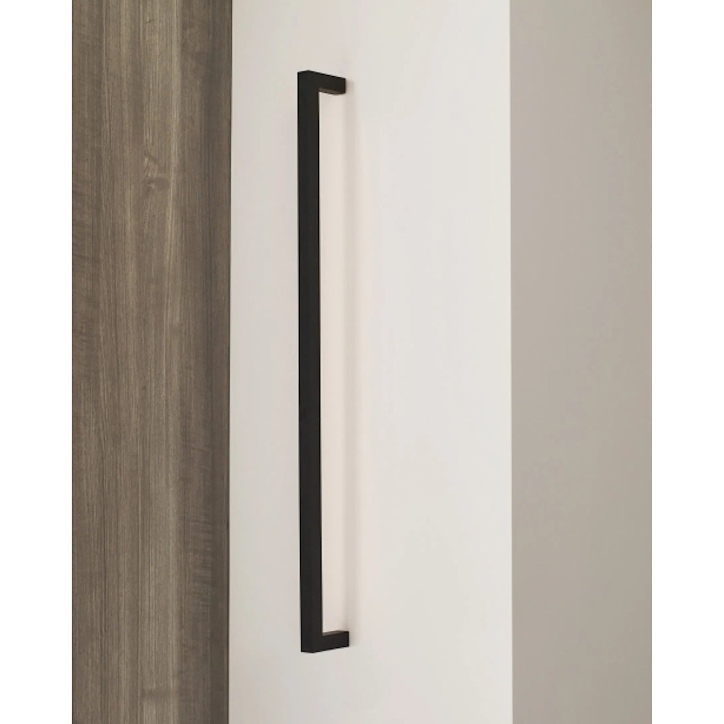 007 SI-2233302,SI-2233303 | Lifestyle | Stagger Medium Wall Sconce by Visual Comfort & Co.. Made from aluminum or brass in a unique style.