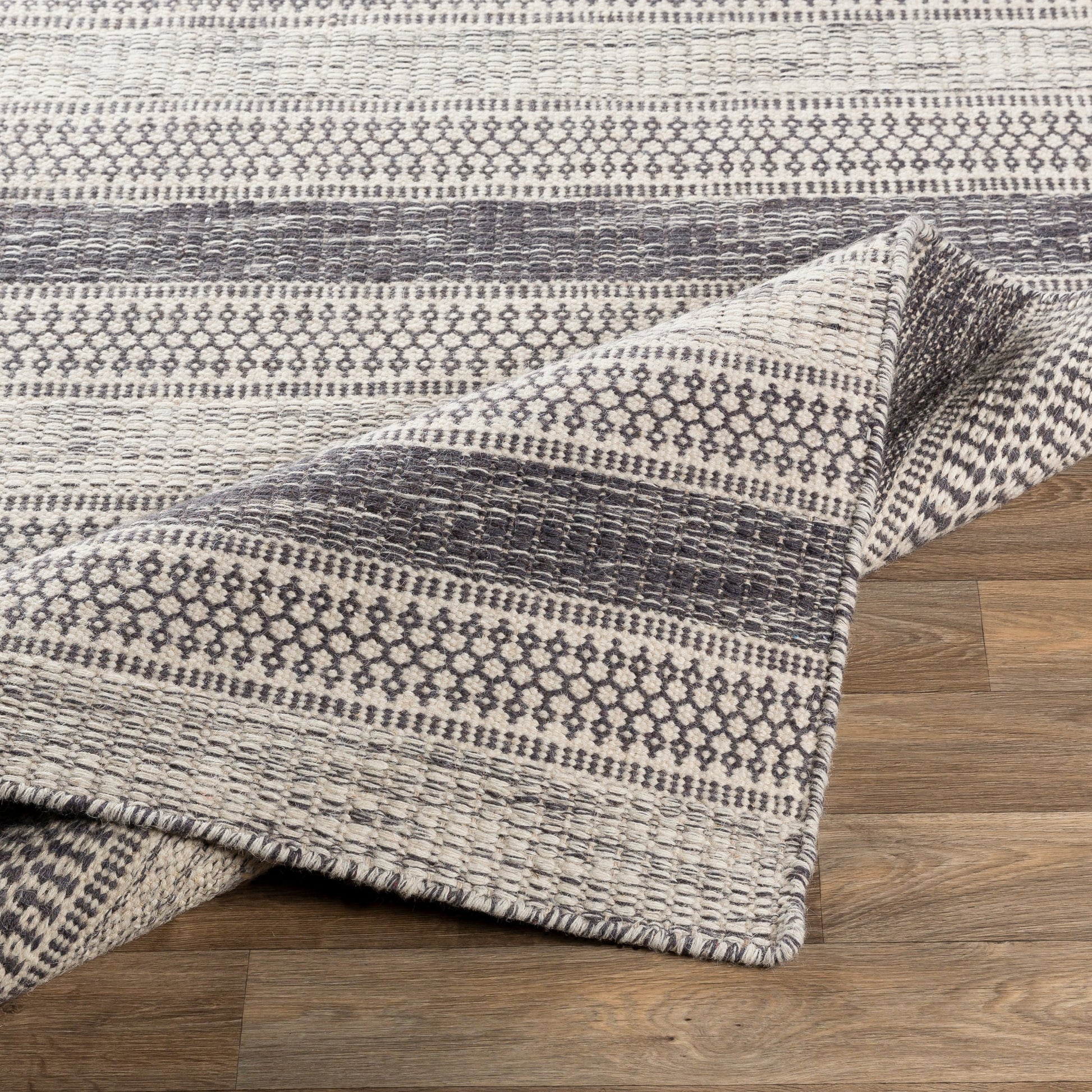 Mardin Rug by Livabliss. Made from 100% wool in a unique style.