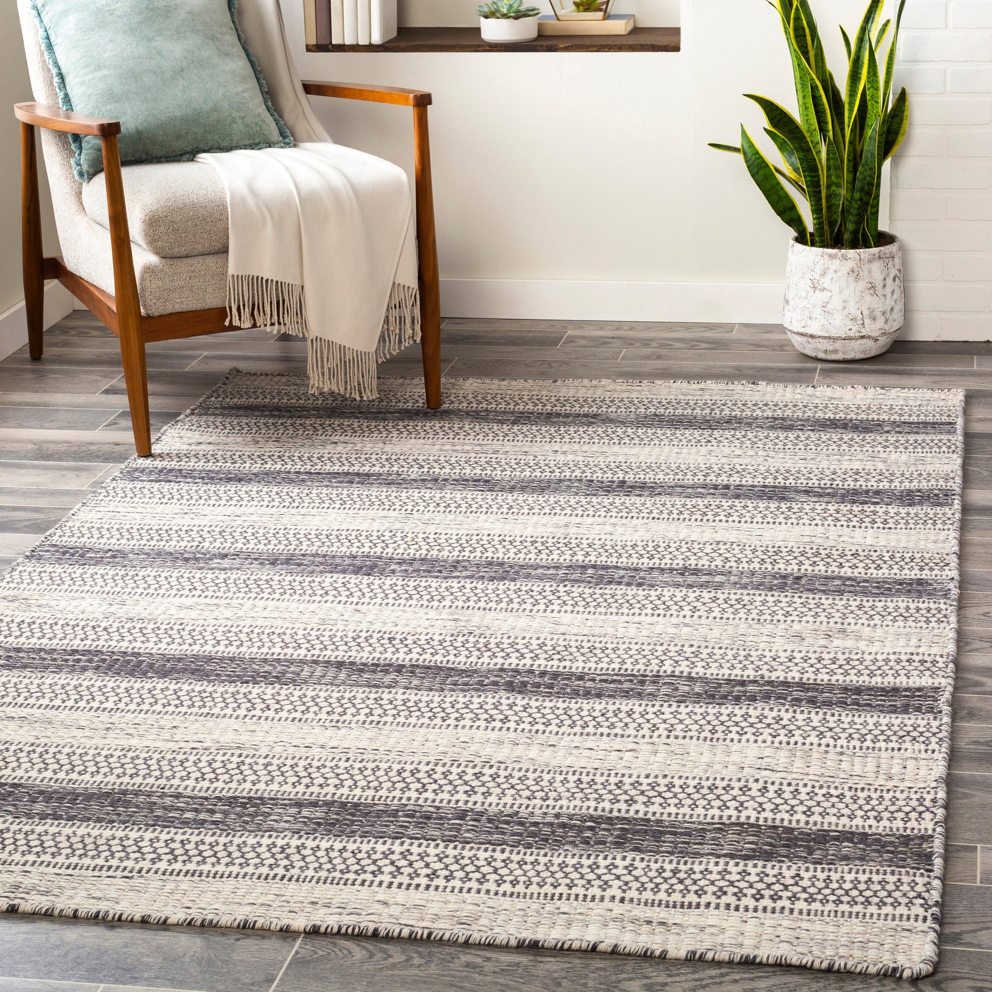 Mardin Rug by Livabliss. Made from 100% wool in a unique style.