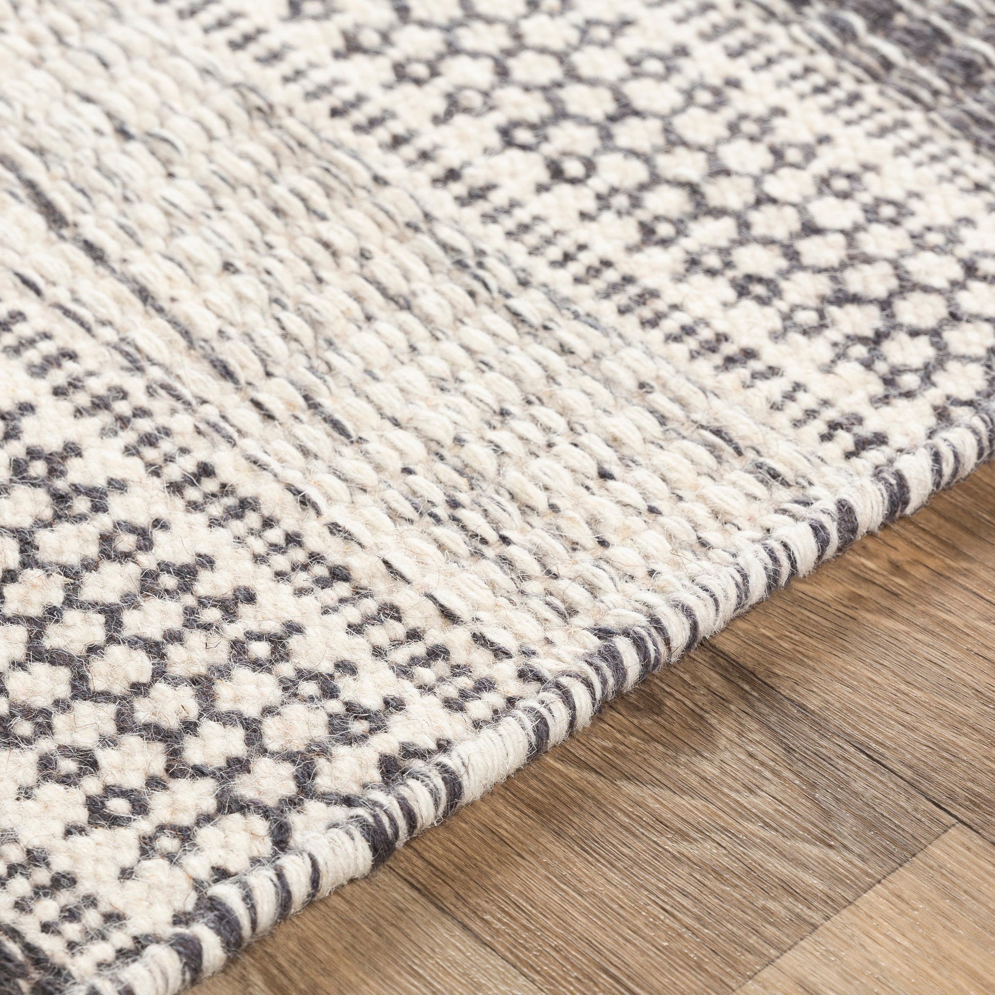 Mardin Rug by Livabliss. Made from 100% wool in a unique style.