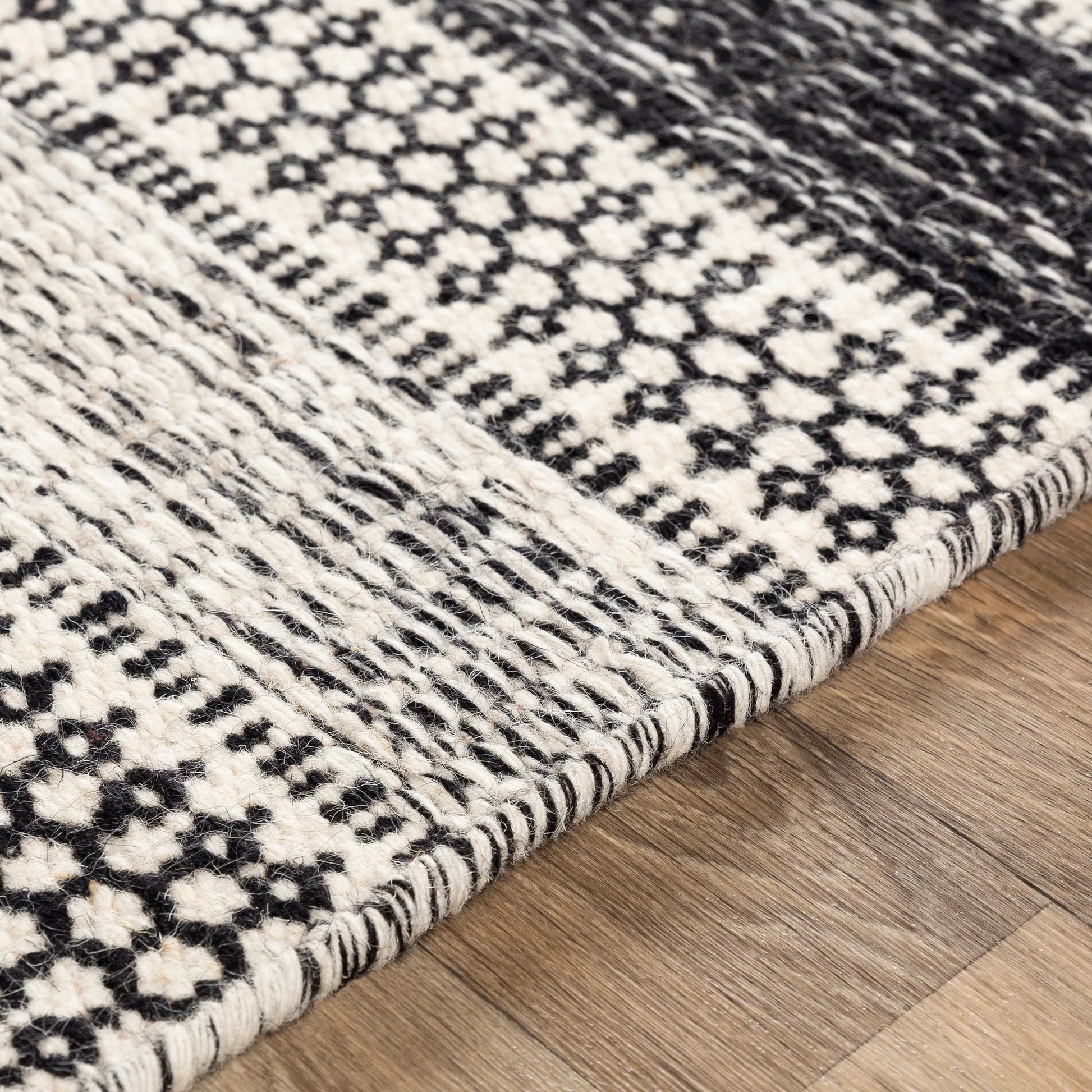 Mardin Rug by Livabliss. Made from 100% wool in a unique style.