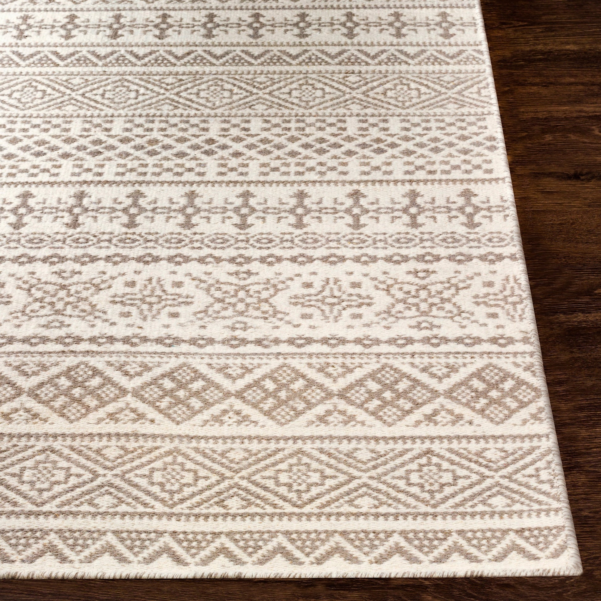 Mardin Rug by Surya. Made from 100% wool in a modern style.