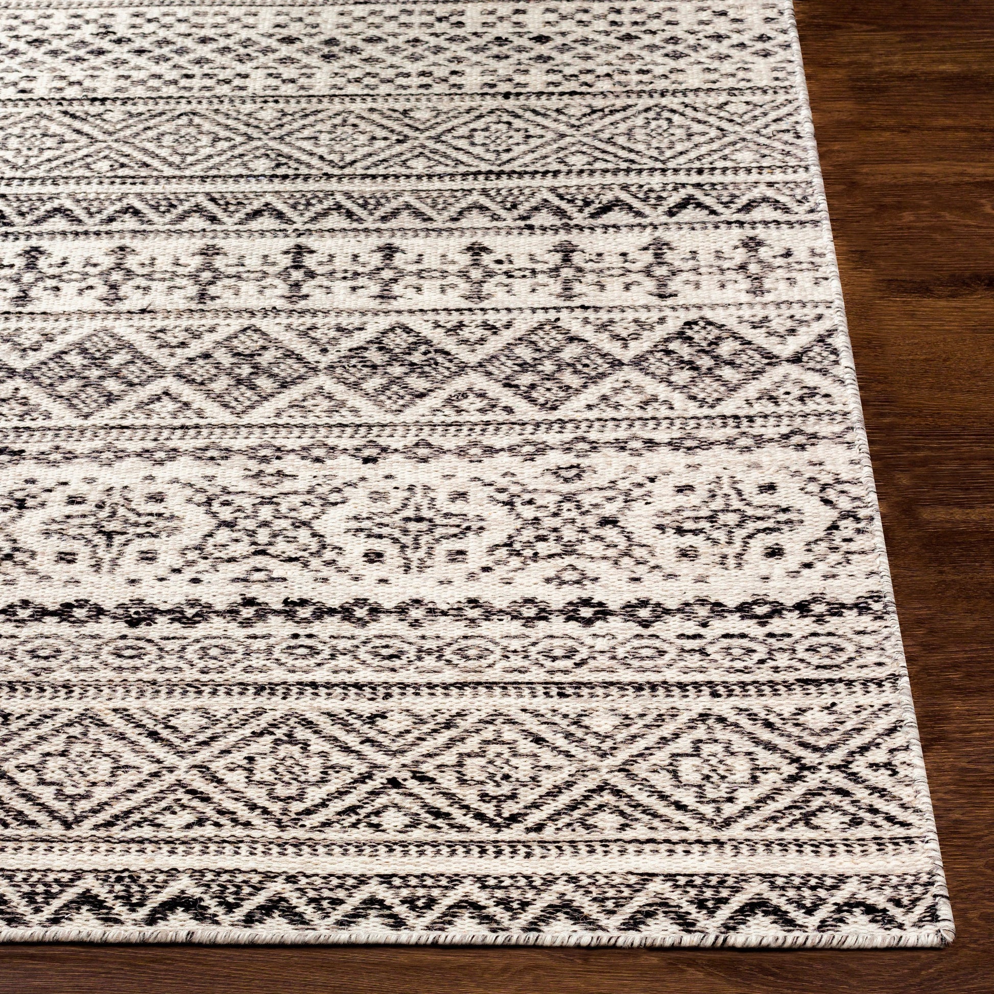 Mardin Rug by Surya. Made from 100% wool in a modern style.