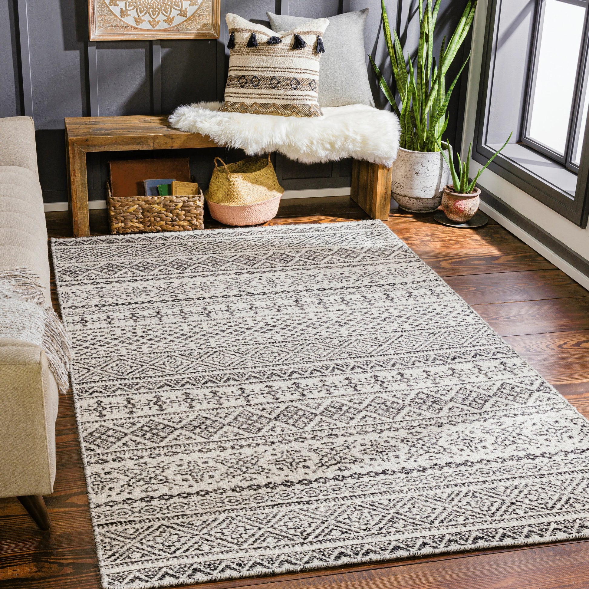 Mardin Rug by Surya. Made from 100% wool in a modern style.