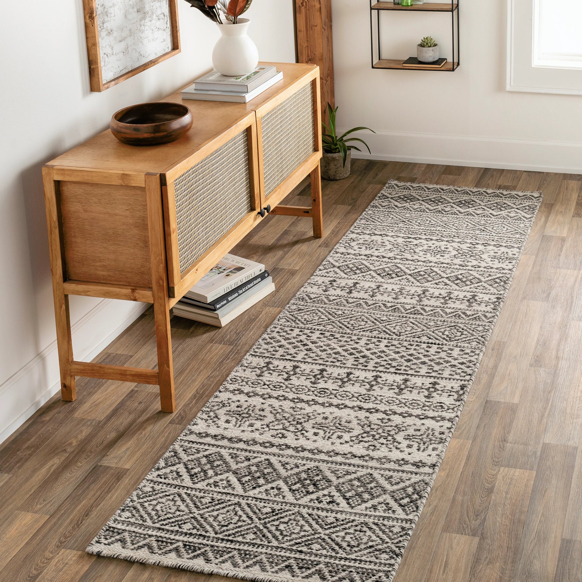 Mardin Rug by Surya. Made from 100% wool in a modern style.