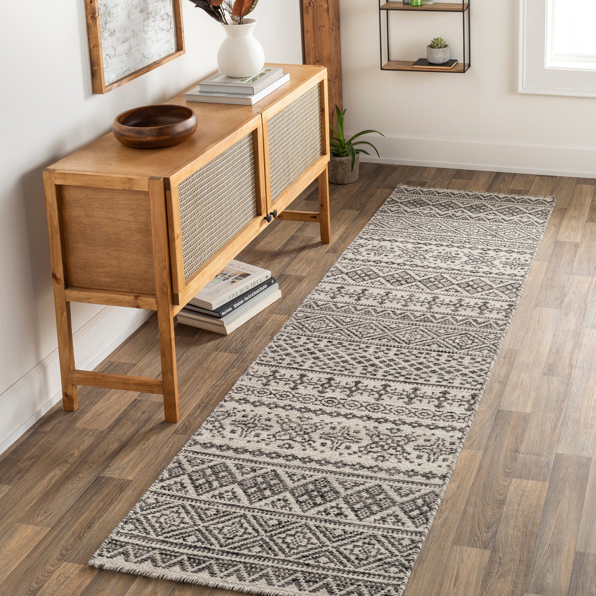 Mardin Rug by Surya. Made from 100% wool in a modern style.