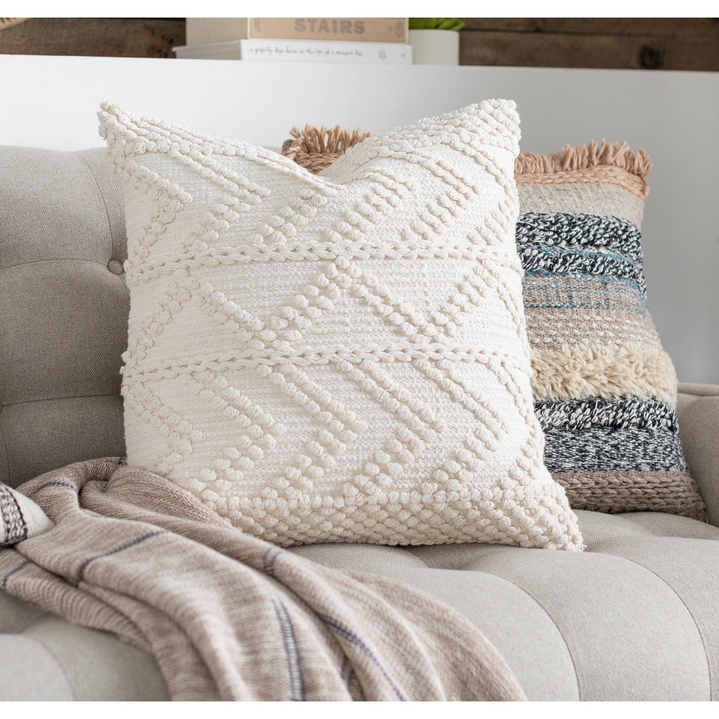 007 S-348000,S-348001,SI-1858176,SI-1858177,SI-1858178,SI-1858179 | Lifestyle | Merdo Pillow - 17299 by Surya. Made from 100% cotton in a eclectic & global style.