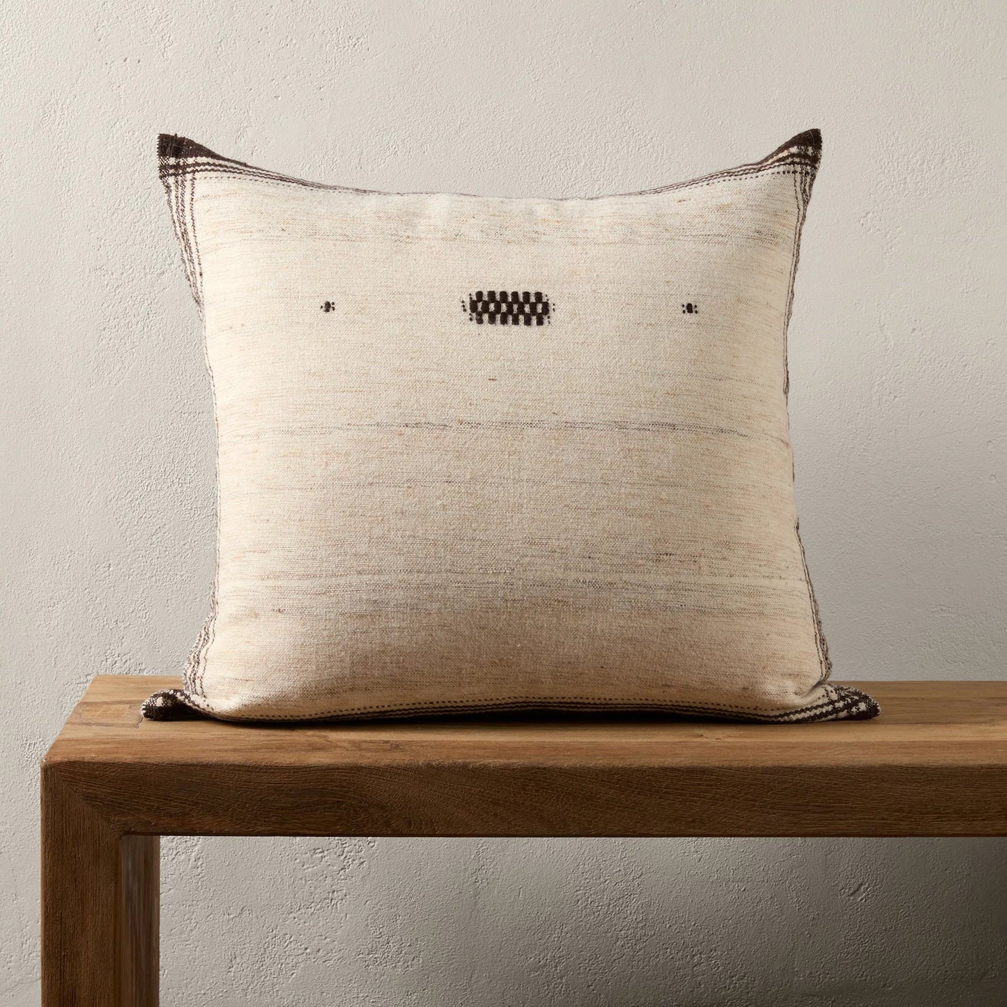 006 SI-2123665,SI-2123666 | Lifestyle | Margosa MGP02 Pillow by Jaipur Living in natural, black. Made from 40% cotton 40% wool 20% silk in a modern style.