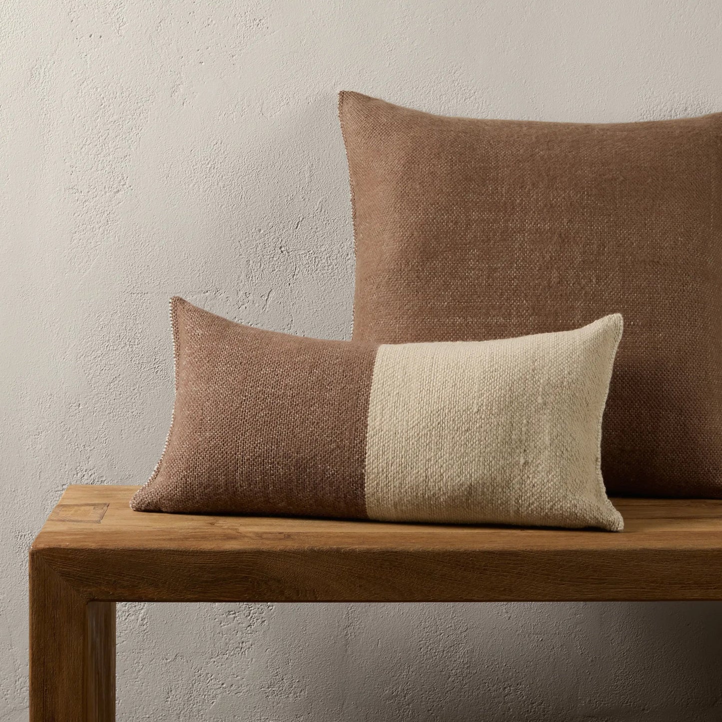 010 SI-2123649,SI-2123650 | Lifestyle | Margosa MGP11 Pillow by Jaipur Living. Made from 100% wool in a cottage & farmhouse style.