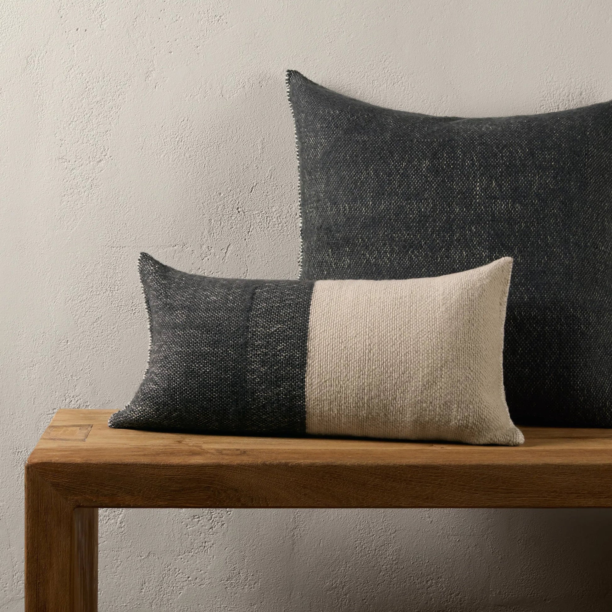 Margosa MGP11 Pillow by Jaipur Living. Made from 100% wool in a cottage & farmhouse style.