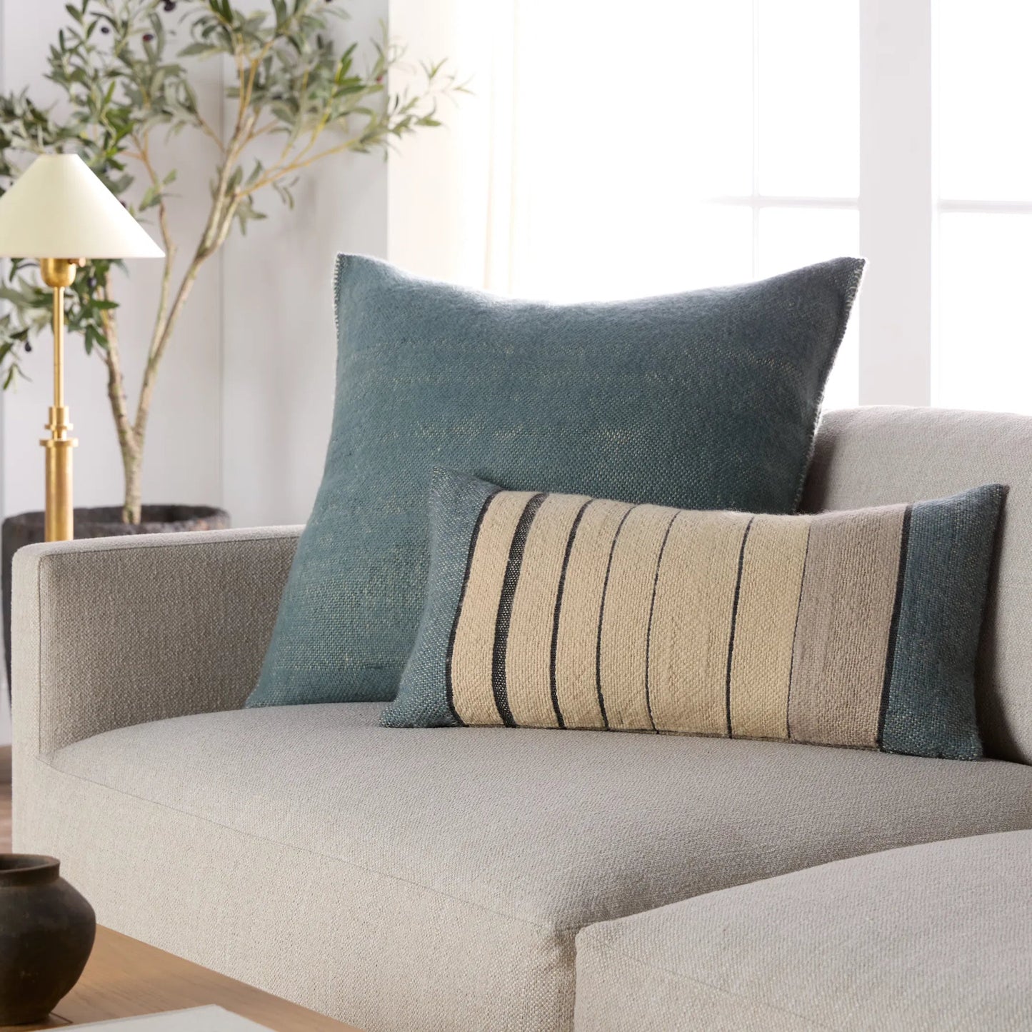 004 SI-2123690,SI-2123691 | Lifestyle | Margosa MGP19 Pillow by Jaipur Living in cream, blue. Made from 100% wool in a cottage & farmhouse style.