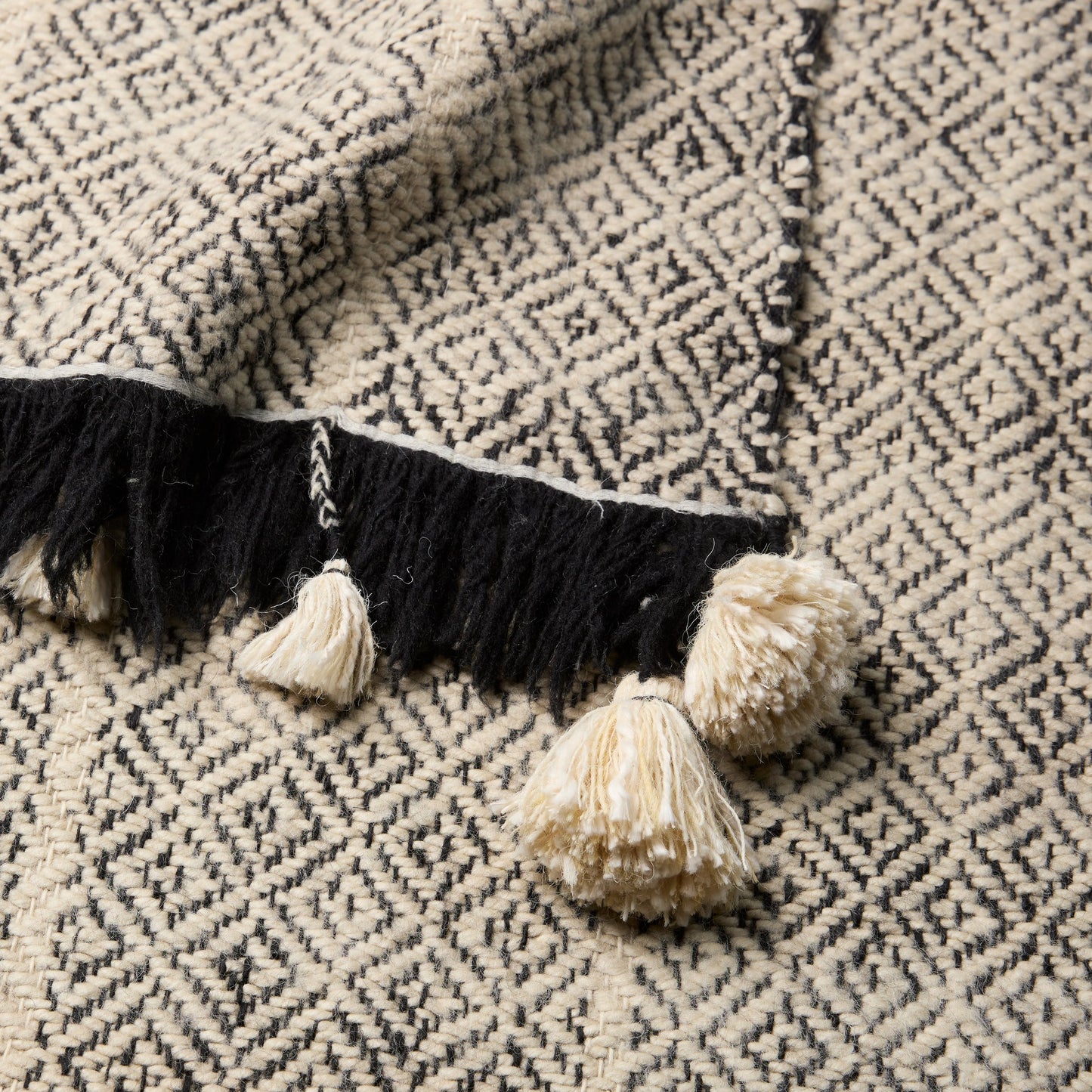 003 SI-2123708 | Closeup | Margosa Primani Throw by Jaipur Living in gray, cream. Made from 100% wool in a cottage & farmhouse style.