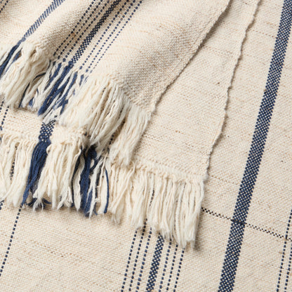 Margosa MGT09 Throw by Jaipur Living in cream, navy. Made from 40% cotton 40% wool 20% silk in a cottage & farmhouse style.