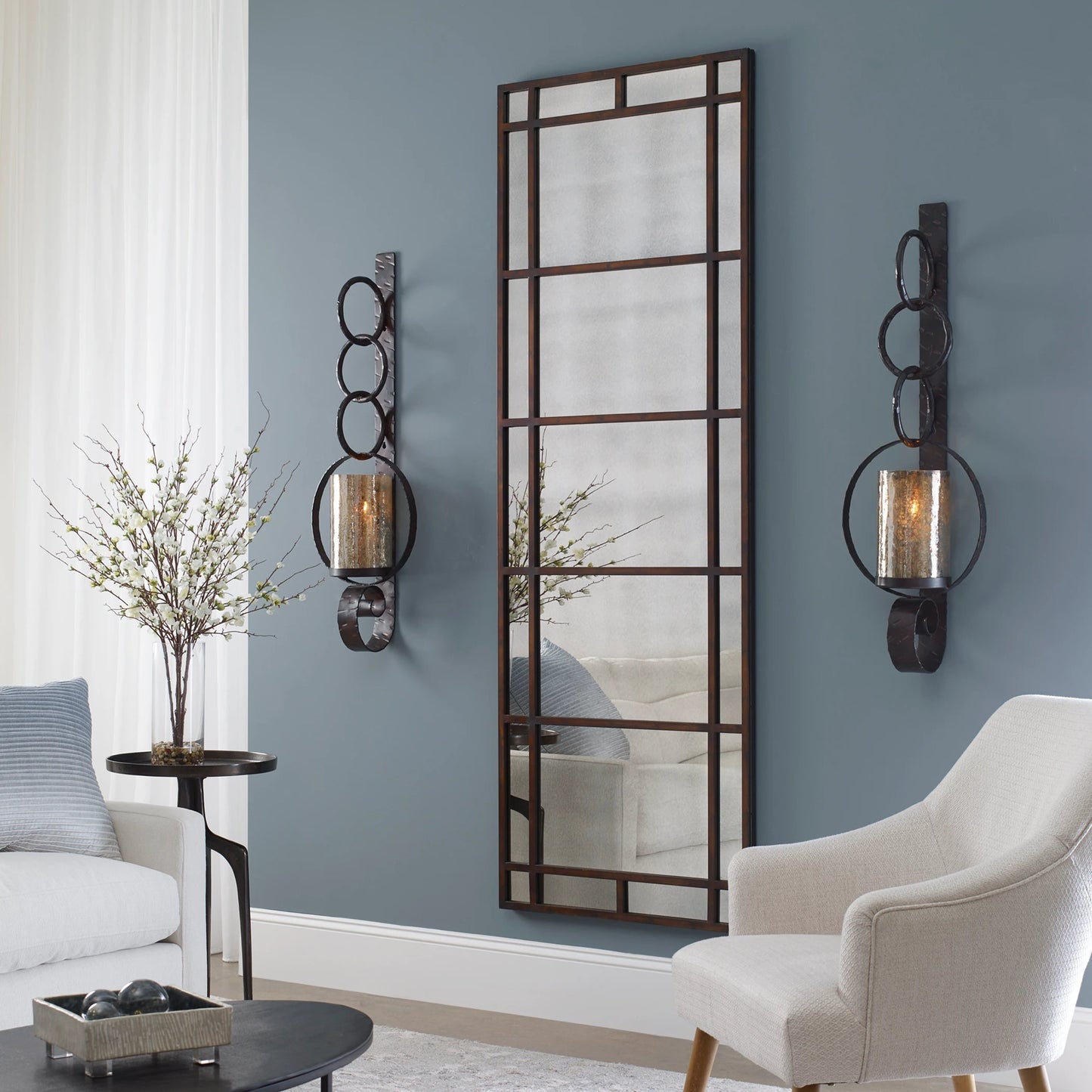 007 S-252058 | Lifestyle | Avidan Mirror by Uttermost in gold. Made from metal in a modern style.