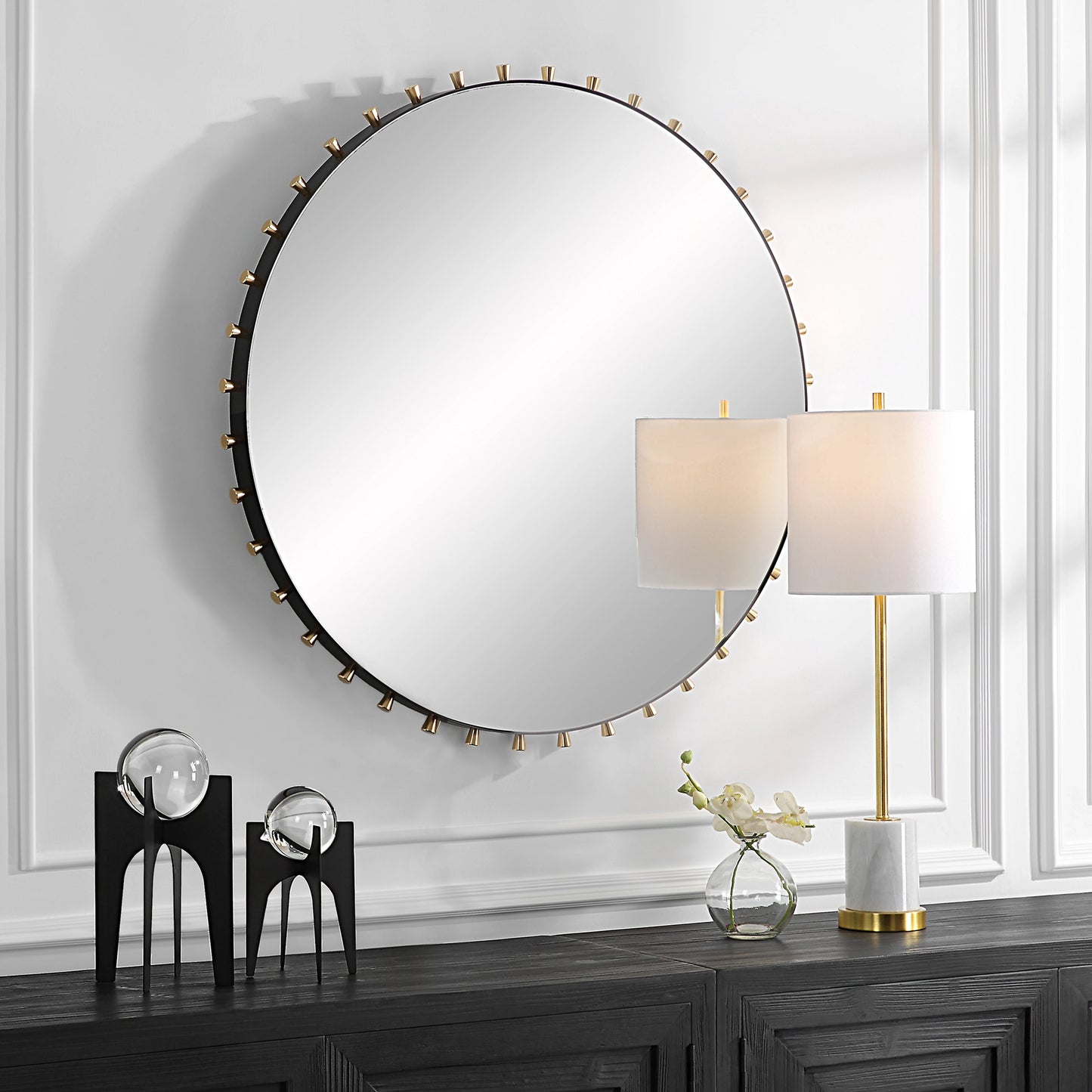 007 SI-2108087 | Lifestyle | Cosmopolitan Round Mirror by Uttermost in brass. Made from iron, mirror, mdf, aluminium alloy in a modern style.