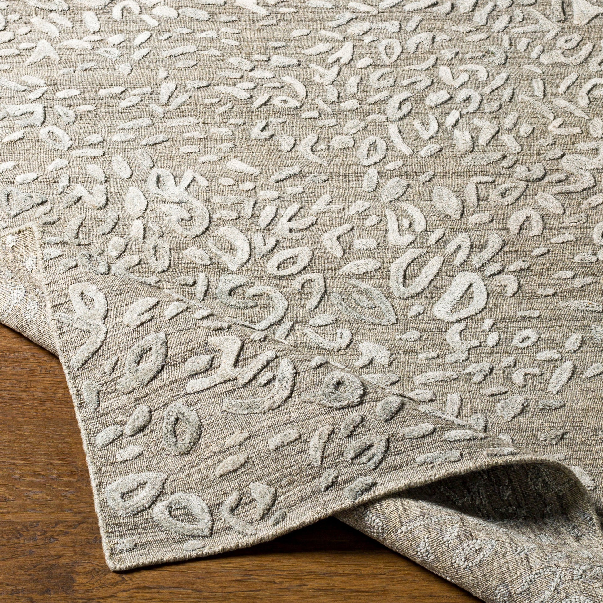Makalu MKL-2310 Rug by Surya in light gray, gray, charcoal. Made from 70% viscose, 30% wool in a unique style.