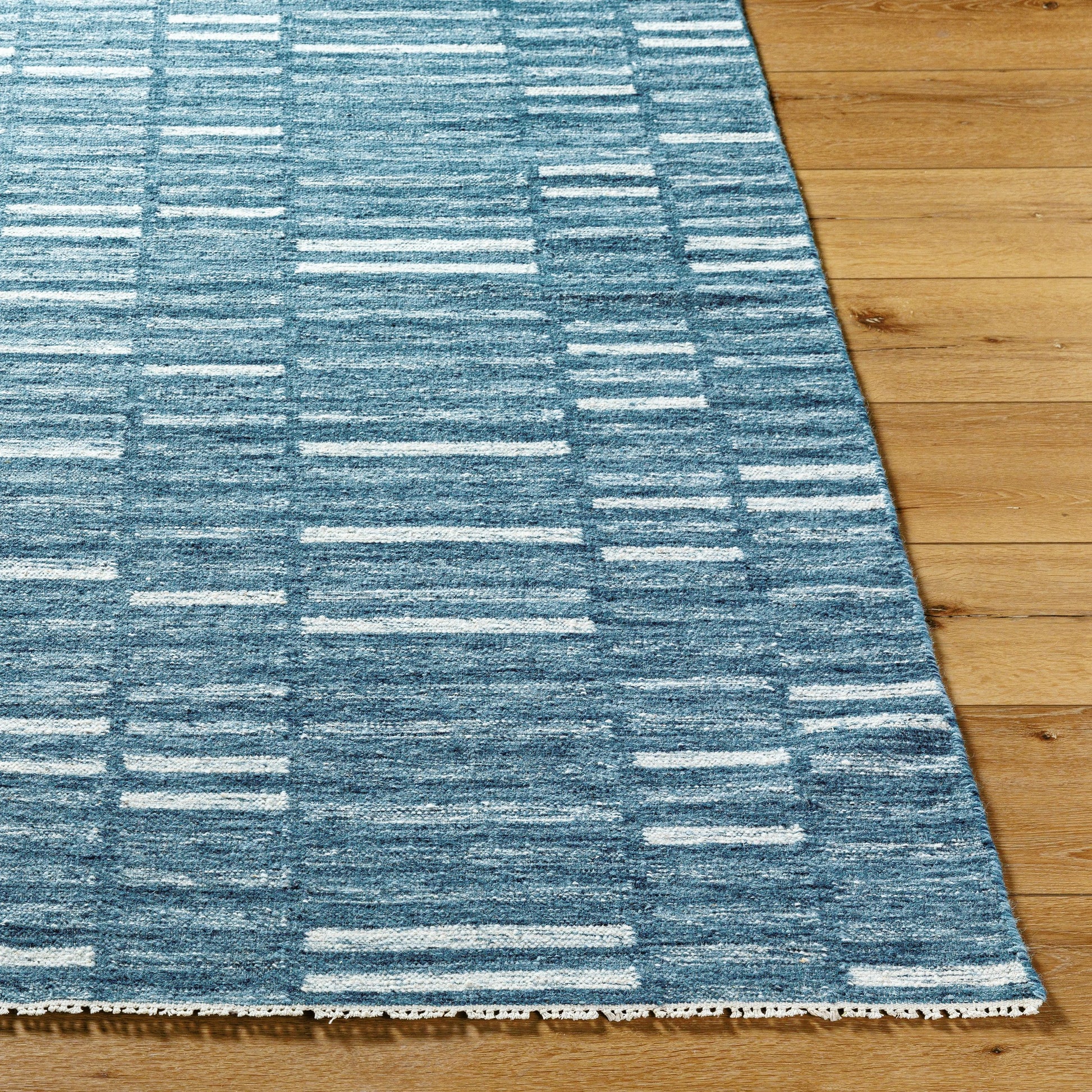 Marseille MLL-2300 Rug by Surya. Made from wool in a unique style.