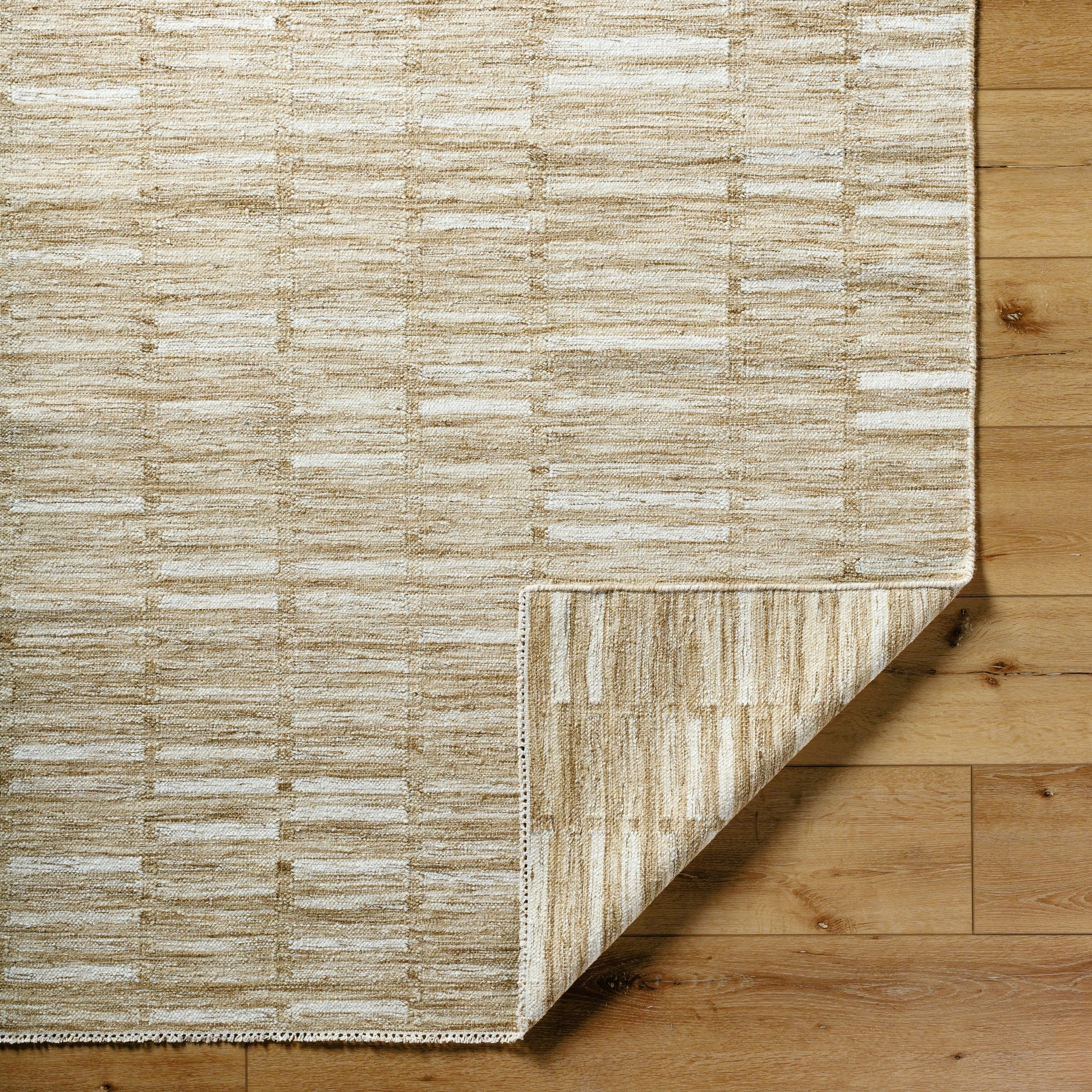 Marseille MLL-2300 Rug by Surya. Made from wool in a unique style.