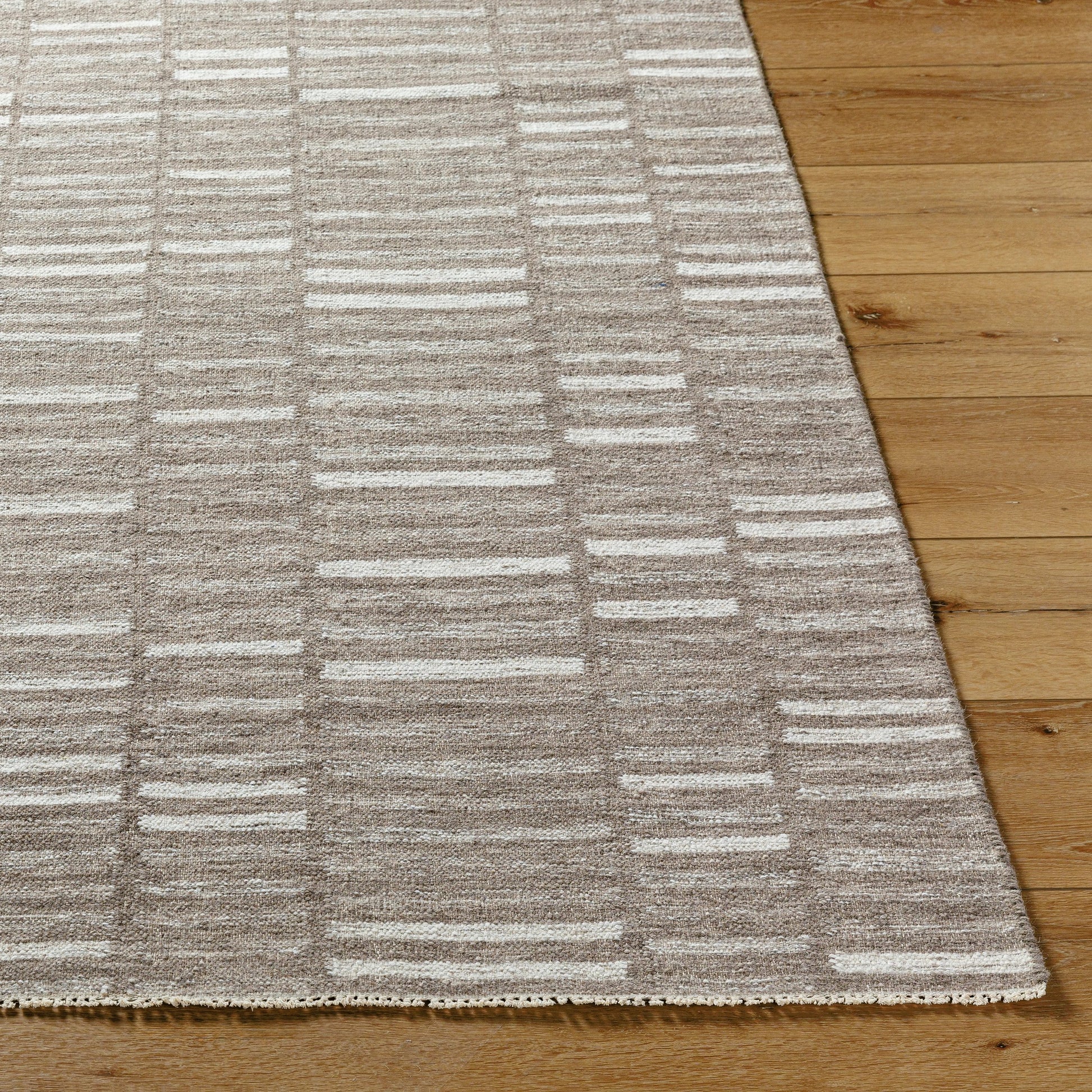 Marseille MLL-2300 Rug by Surya. Made from wool in a unique style.