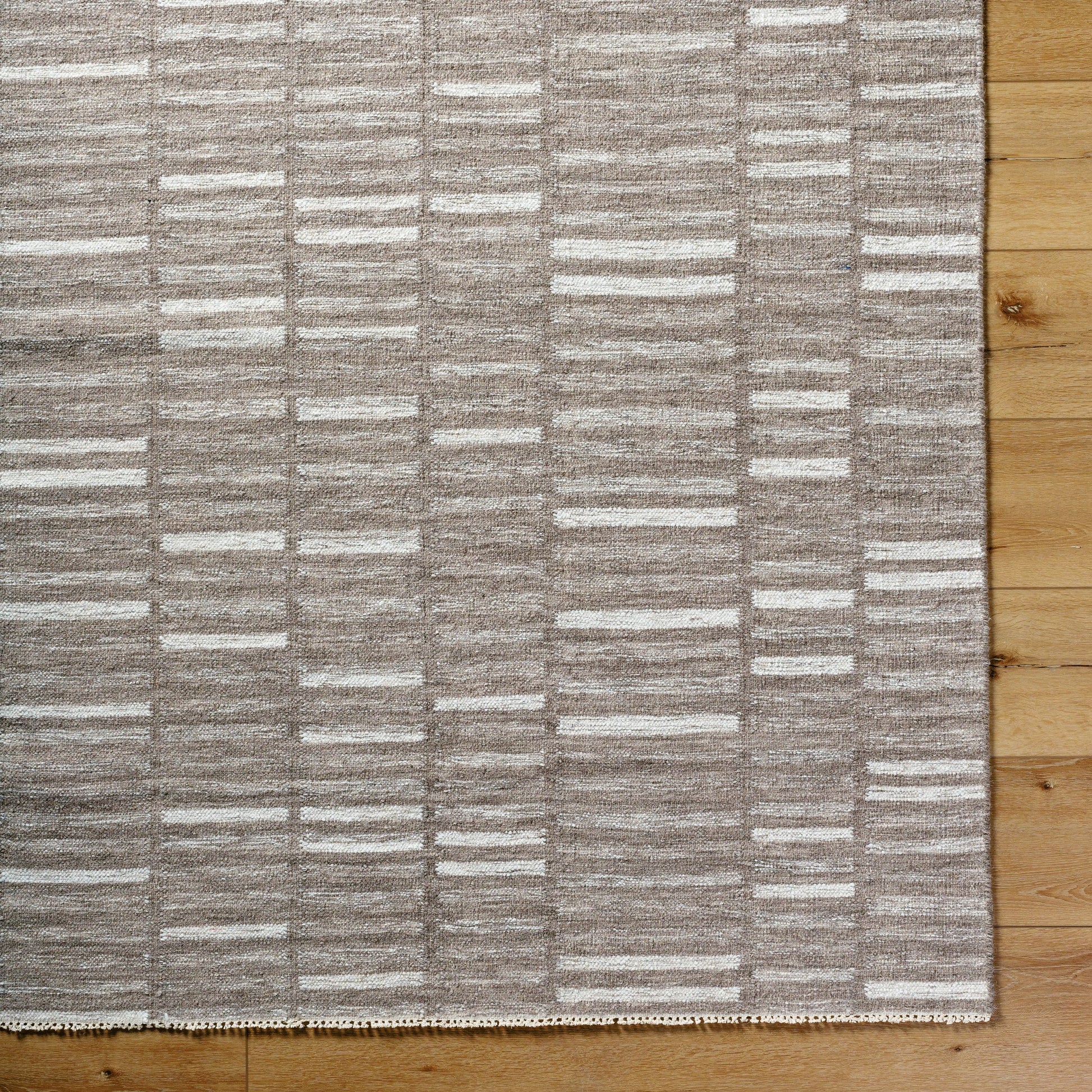 Marseille MLL-2300 Rug by Surya. Made from wool in a unique style.