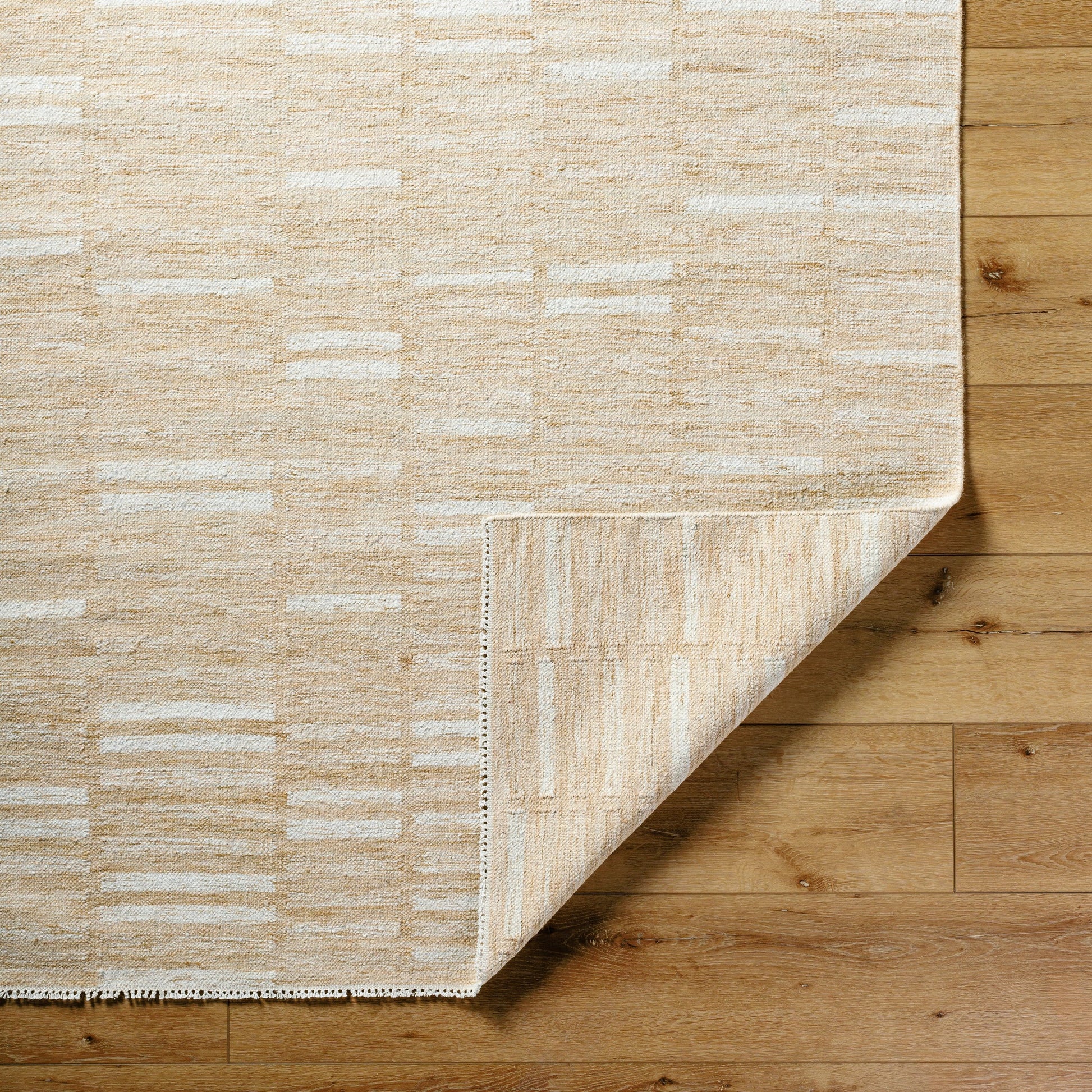 Marseille MLL-2300 Rug by Surya. Made from wool in a unique style.