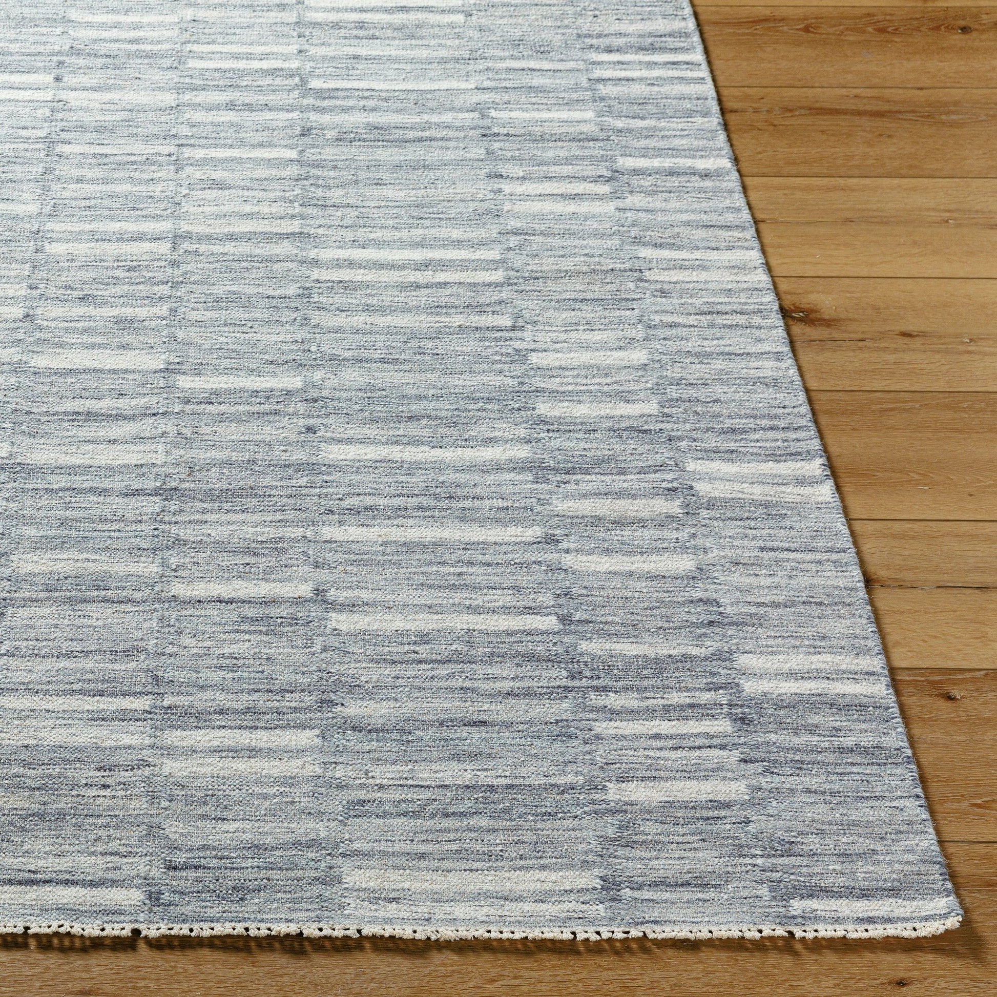 Marseille MLL-2300 Rug by Surya. Made from wool in a unique style.