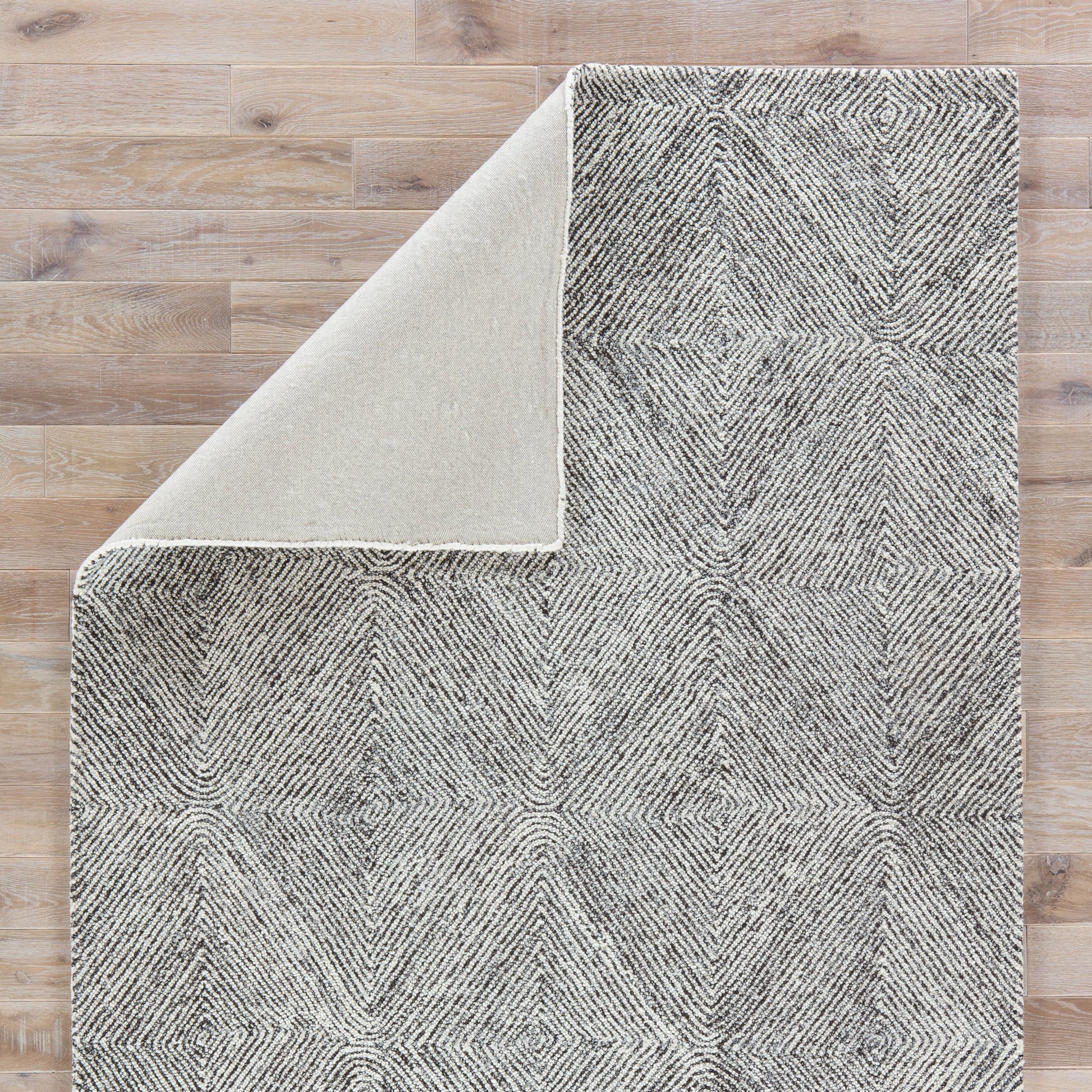 Traditions Made Modern Tufted MMT19 Rug by Jaipur Living in white, gray. Made from 100% wool in a unique style.