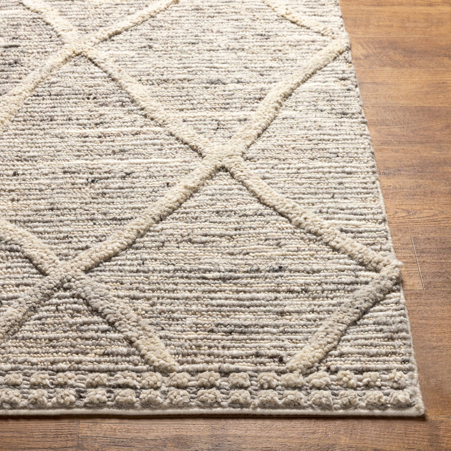 004 SI-1885990,SI-1885991,SI-1885992,SI-1885993 | Closeup | Manisa MNS-2302 Rug by Surya in charcoal, gray, brown, black, cream. Made from 100% new zealand wool in a unique style.
