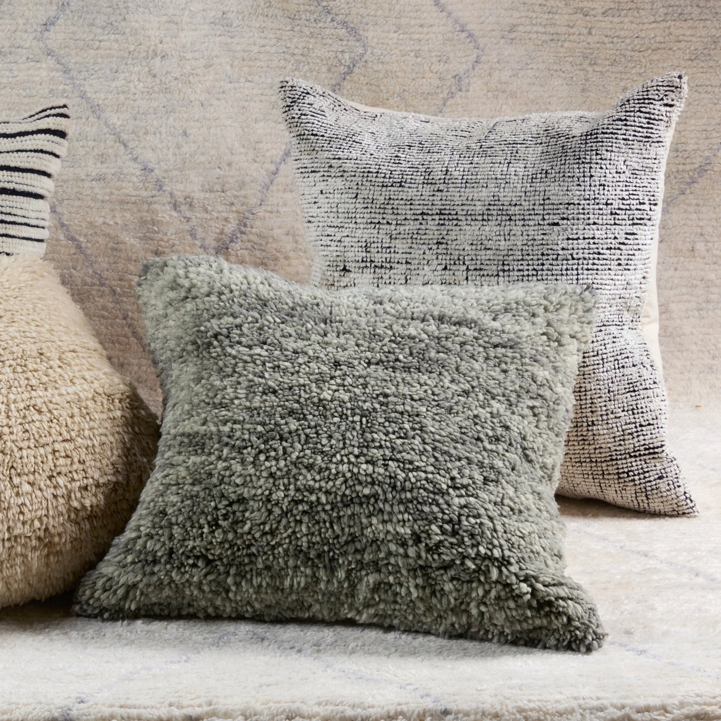 002 SI-2062215,SI-2062216,SI-2354726 | Lifestyle | Montane MNT01 Pillow by Jaipur Living in cream, black. Made from 50% wool 50% silk in a cottage & farmhouse style.