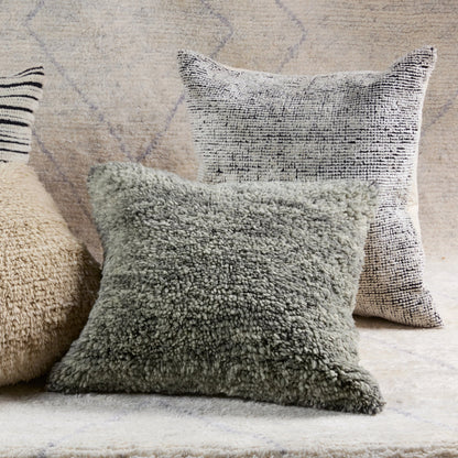 Montane MNT01 Pillow by Jaipur Living in cream, black. Made from 50% wool 50% silk in a cottage & farmhouse style.