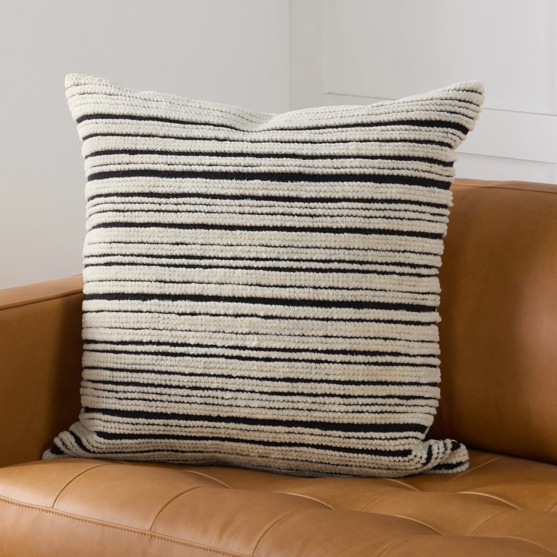 Montane MNT02 Pillow by Jaipur Living in black, cream. Made from 100% wool in a cottage & farmhouse style.