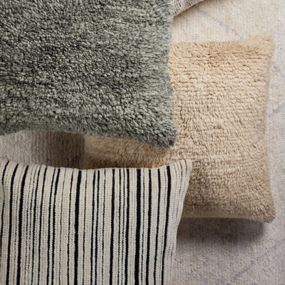 Montane MNT02 Pillow by Jaipur Living in black, cream. Made from 100% wool in a cottage & farmhouse style.