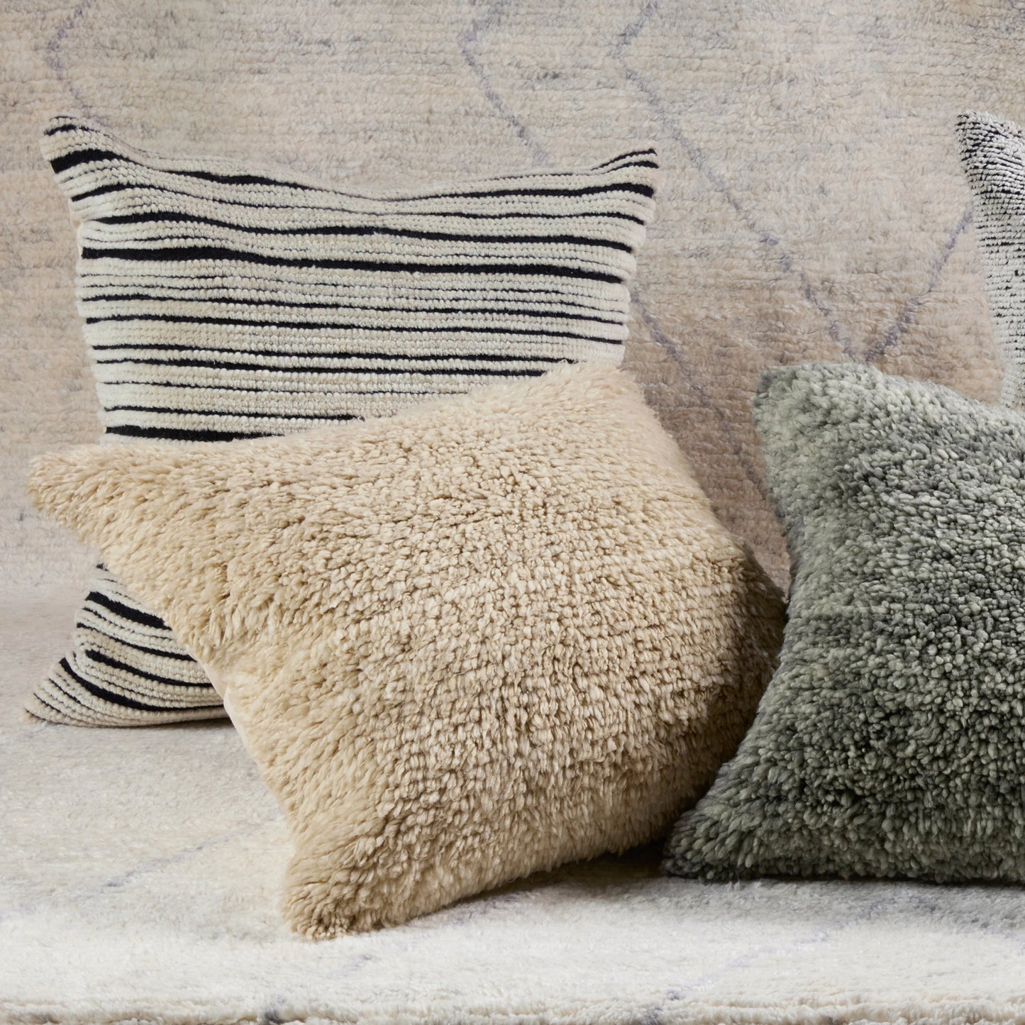 002 SI-2062224,SI-2062225 | Lifestyle | Montane MNT04 Pillow by Jaipur Living. Made from 100% wool in a cottage & farmhouse style.