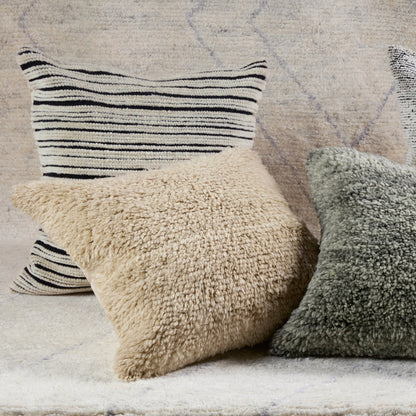Montane MNT04 Pillow by Jaipur Living. Made from 100% wool in a cottage & farmhouse style.