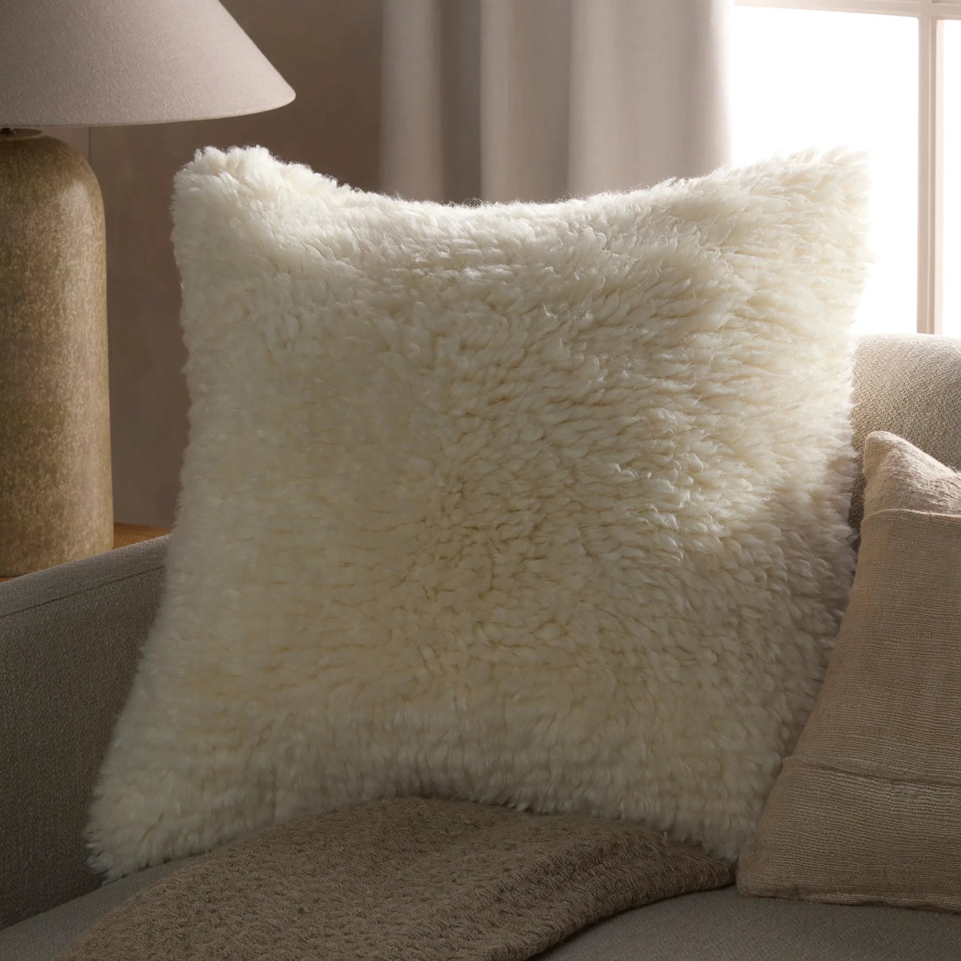 Montane MNT04 Pillow by Jaipur Living. Made from 100% wool in a cottage & farmhouse style.