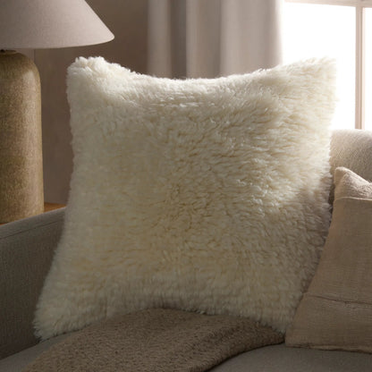 Montane MNT04 Pillow by Jaipur Living. Made from 100% wool in a cottage & farmhouse style.