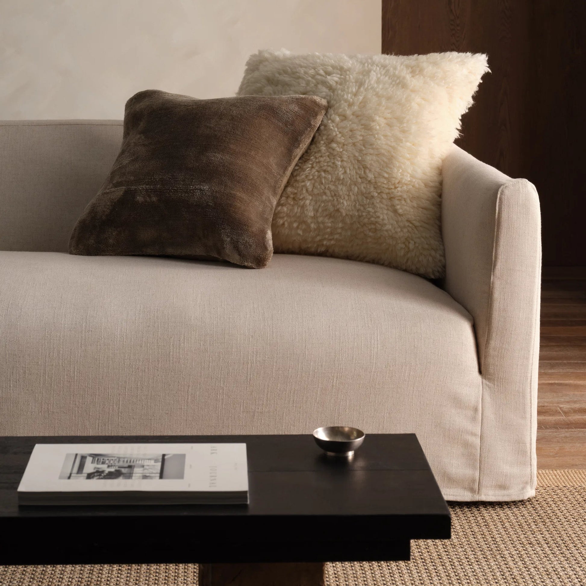 Montane MNT04 Pillow by Jaipur Living. Made from 100% wool in a cottage & farmhouse style.