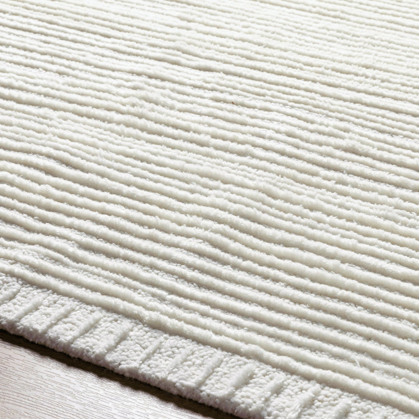 005 SI-2050683,SI-2050684,SI-2050685,SI-2050686,SI-2050687,SI-2050688 | Closeup | Manpura Rug - 485160 by Surya in ivory, pearl, snow. Made from face: 100% wool, warp: 100% cotton in a unique style.