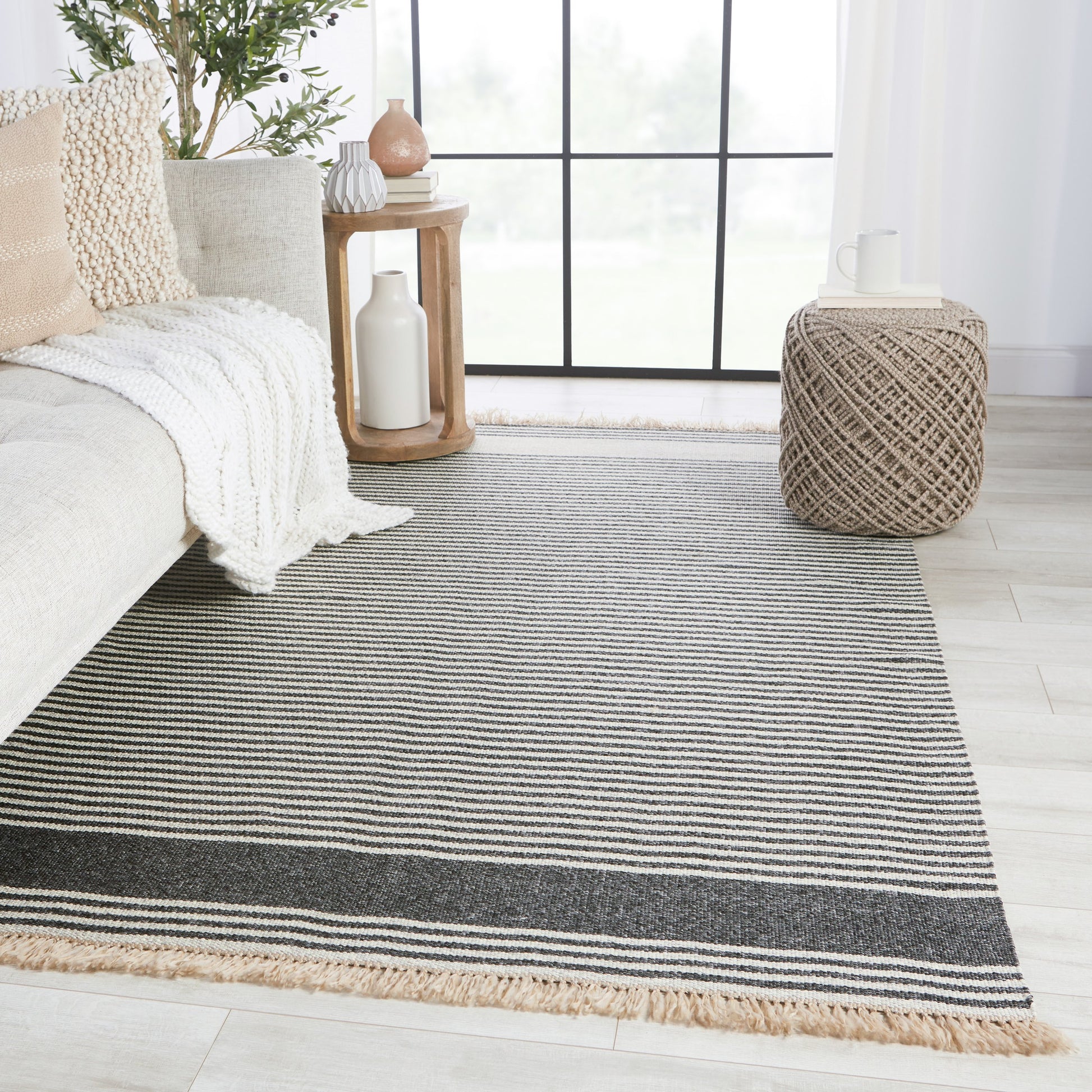 Morro Bay MRB03 Indoor/Outdoor Rug by Jaipur Living. Made from 100% polypropylene in a unique style.