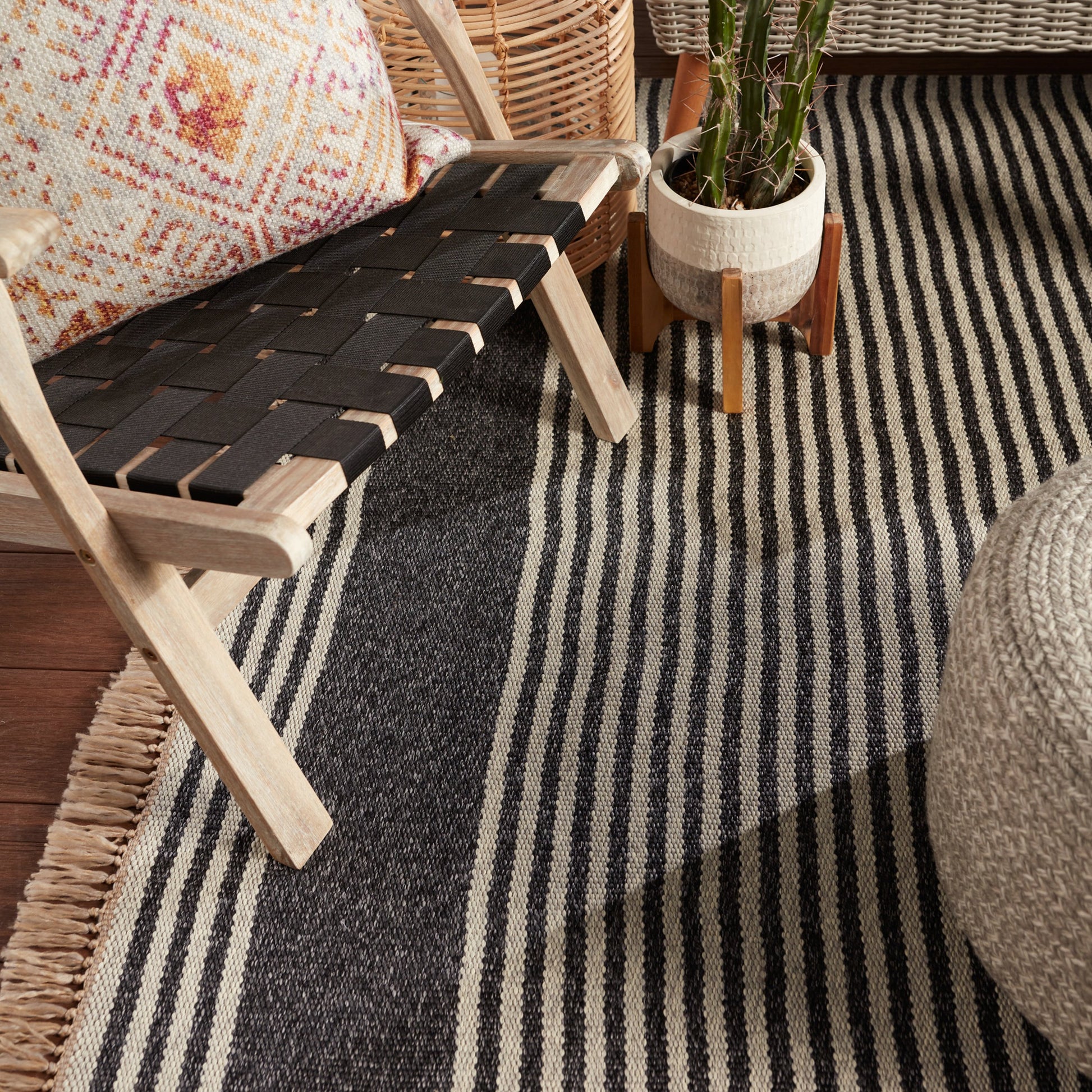 Morro Bay MRB03 Indoor/Outdoor Rug by Jaipur Living. Made from 100% polypropylene in a unique style.