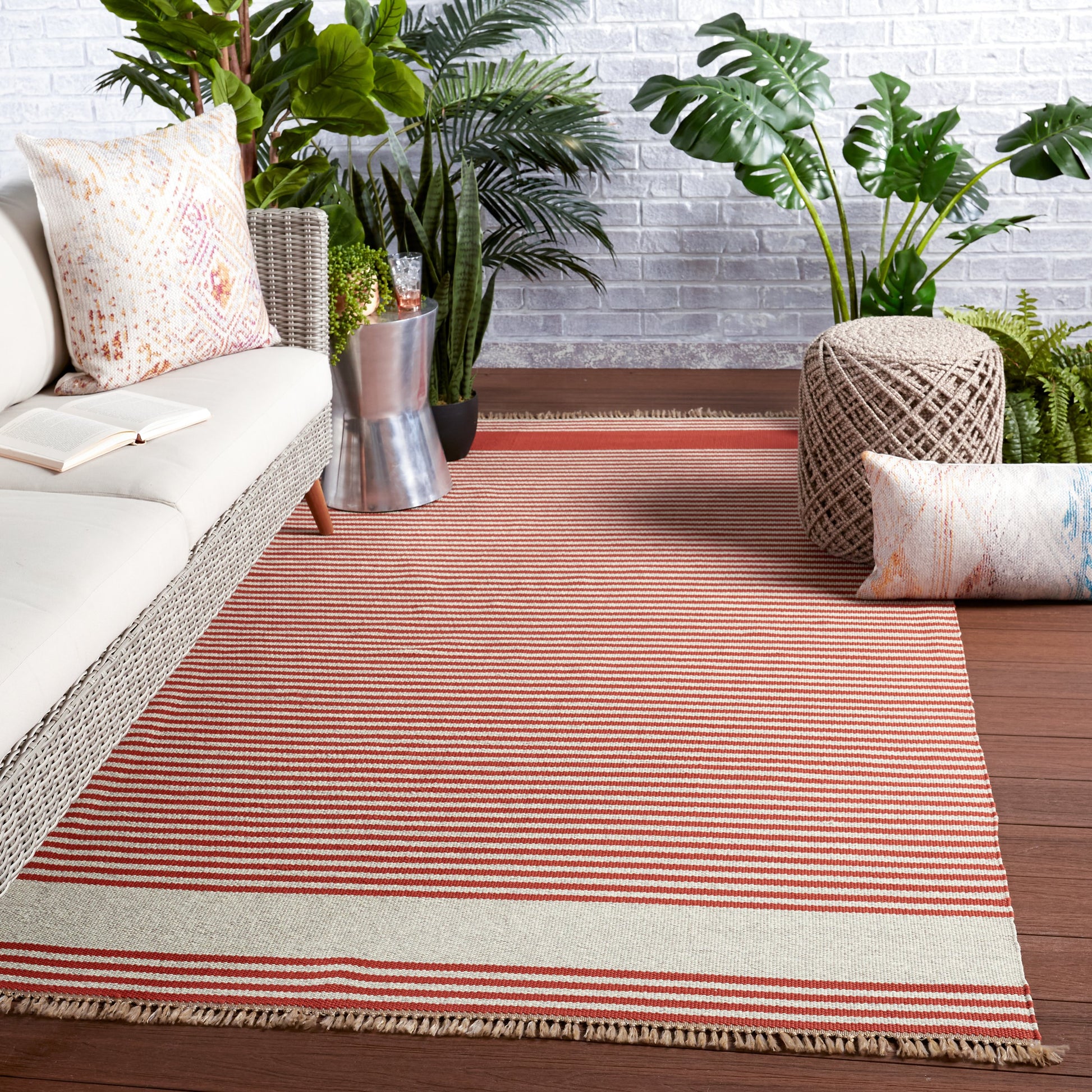 Morro Bay MRB03 Indoor/Outdoor Rug by Jaipur Living. Made from 100% polypropylene in a unique style.