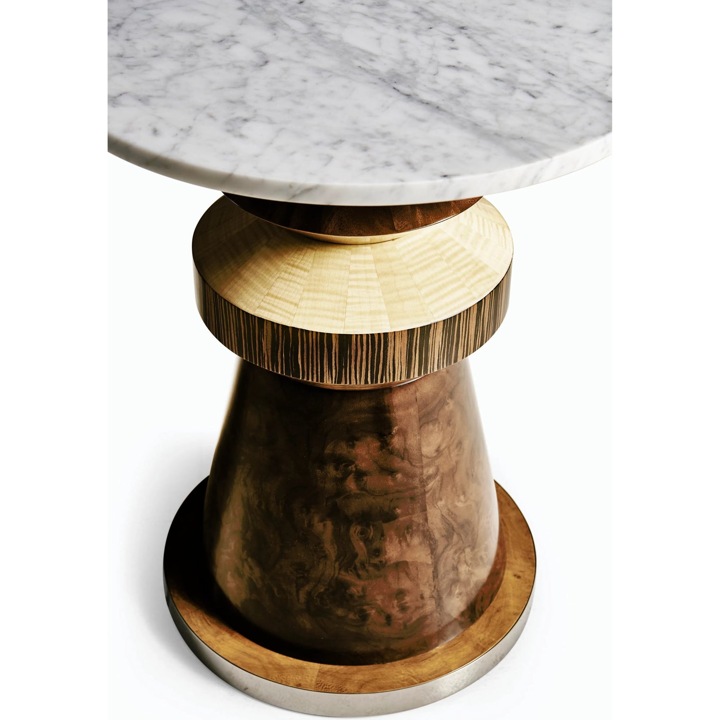 007 SI-2186360 | Closeup | Rook Round Accent Table by Jonathan Charles in brown and mingle mangle, carrera marble. Made from marble, stainless steel, veneers: walnut burl, cerajeira, ebony, maple, chestnut, eucalyptus in a modern style.