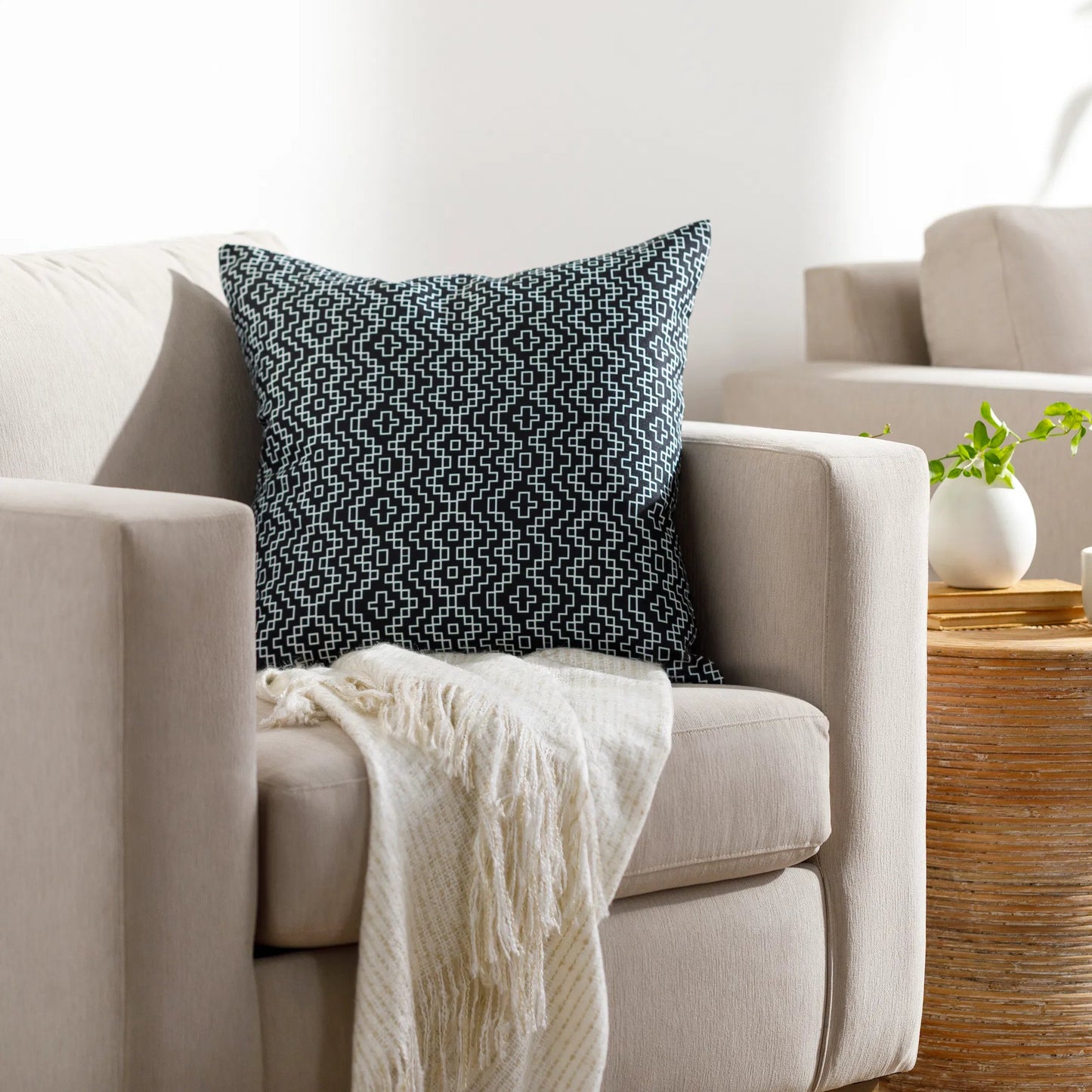 002 SI-2049900,SI-2049901,SI-2049903,SI-2049904,SI-2049906,SI-2049907 | Lifestyle | Milwaukee Pillow - 481668 by Livabliss in onyx, light silver, pewter, slate blue. Made from front: 100% polyester, back: 100% polyester in a modern style.