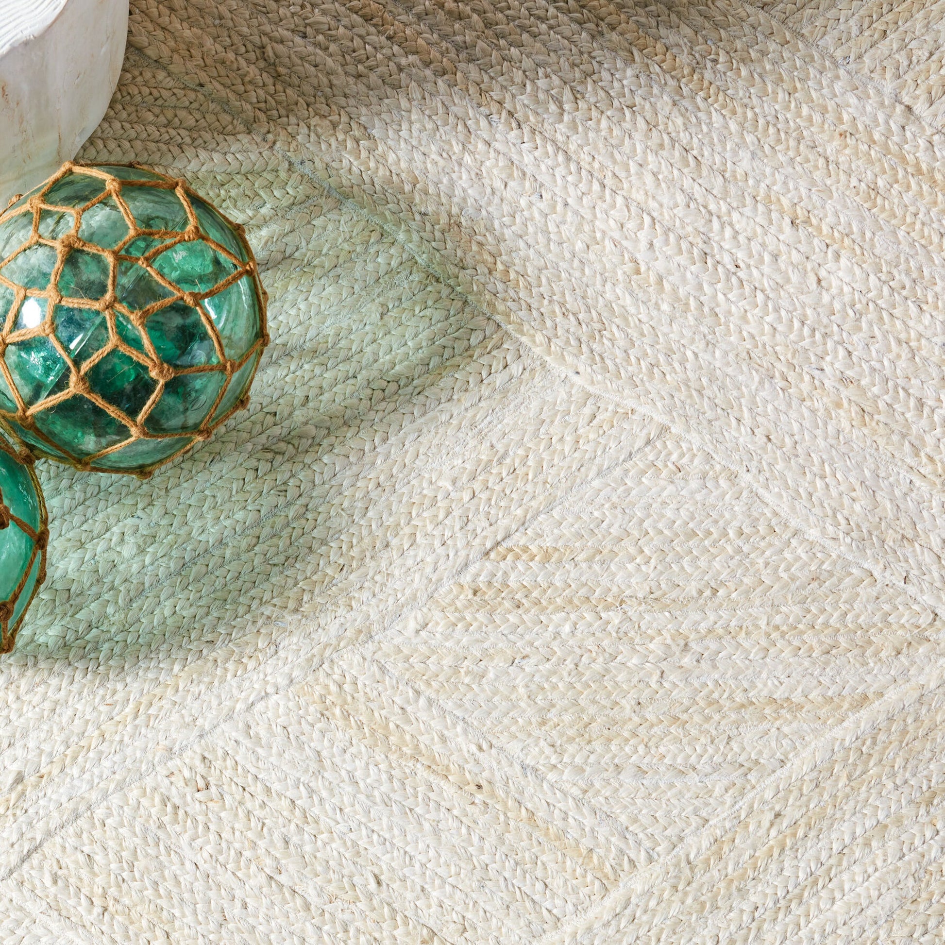 Naturals Tobago NAT36 Rug by Jaipur Living. Made from 100% jute in a unique style.