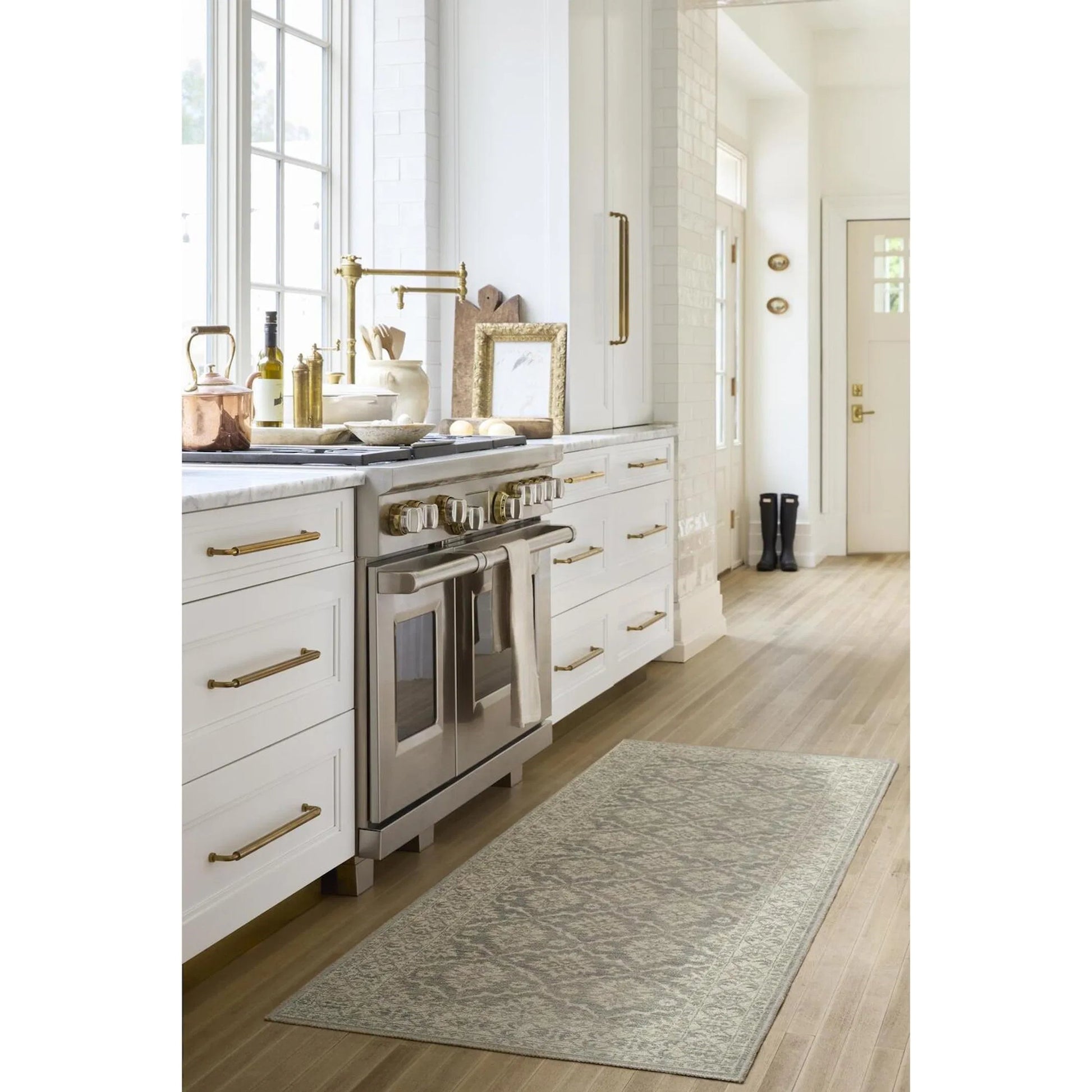 Aram NBAR-2303 Rug by Nabela Noor x Livabliss. Made from polyester in a unique style.