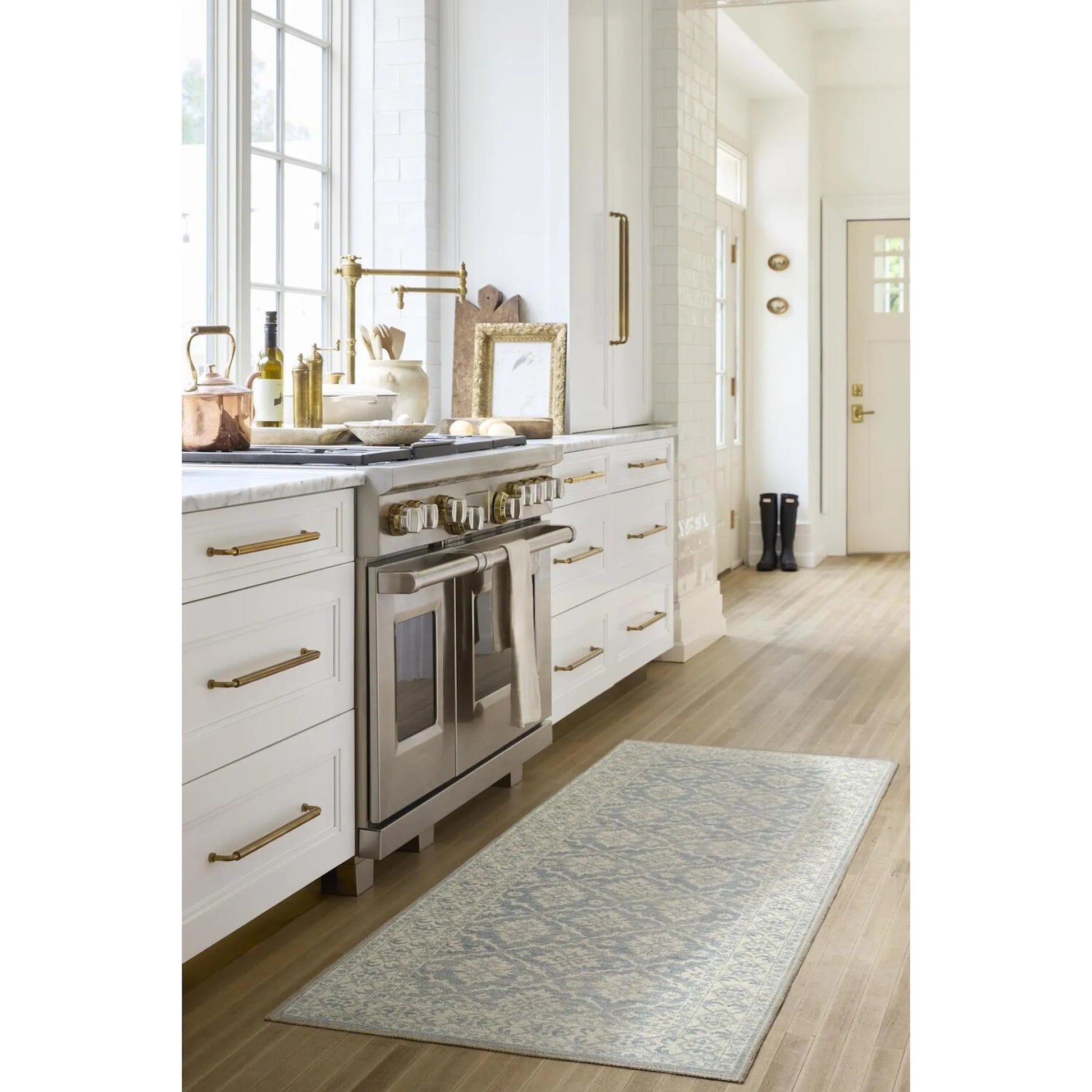 Aram NBAR-2303 Rug by Nabela Noor x Livabliss. Made from polyester in a unique style.