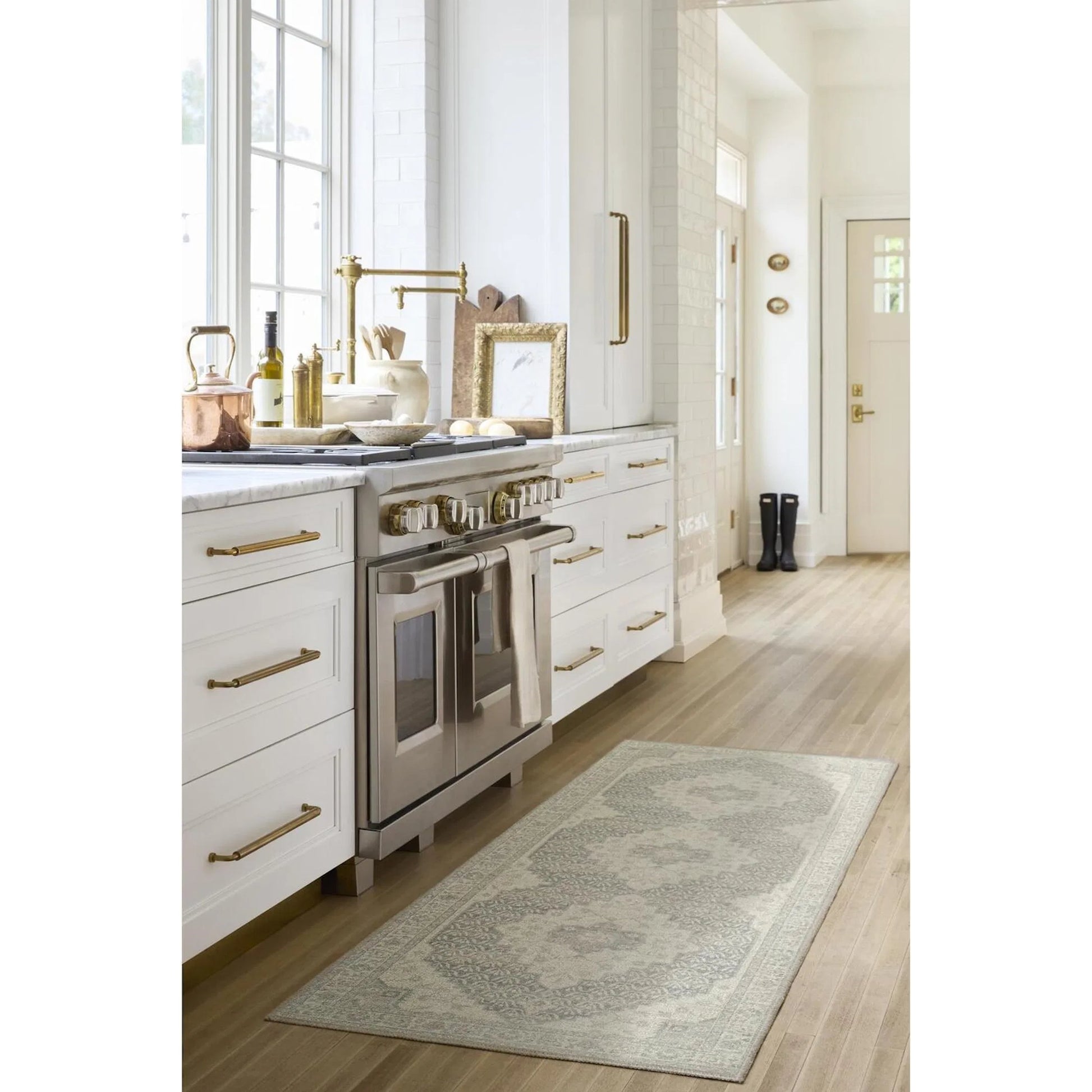 Athiyo NBAT-2300 Rug by Nabela Noor x Livabliss. Made from polyester in a unique style.