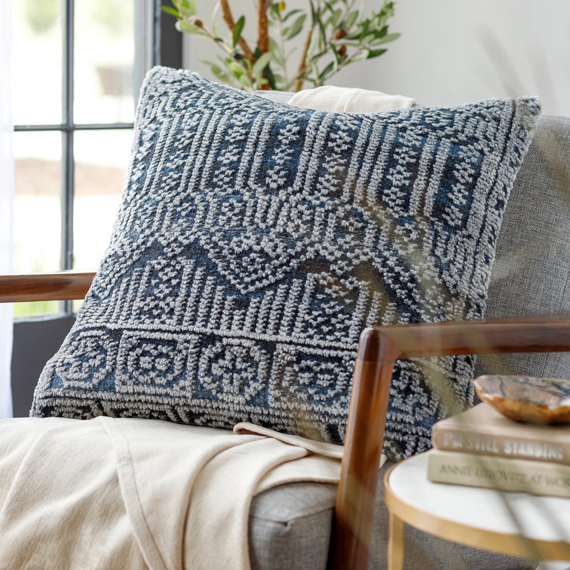 Nobility Pillow - 15086 by Surya. Made from 65% rayon, 28% wool, 7% cotton, 100% cotton in a eclectic & global style.